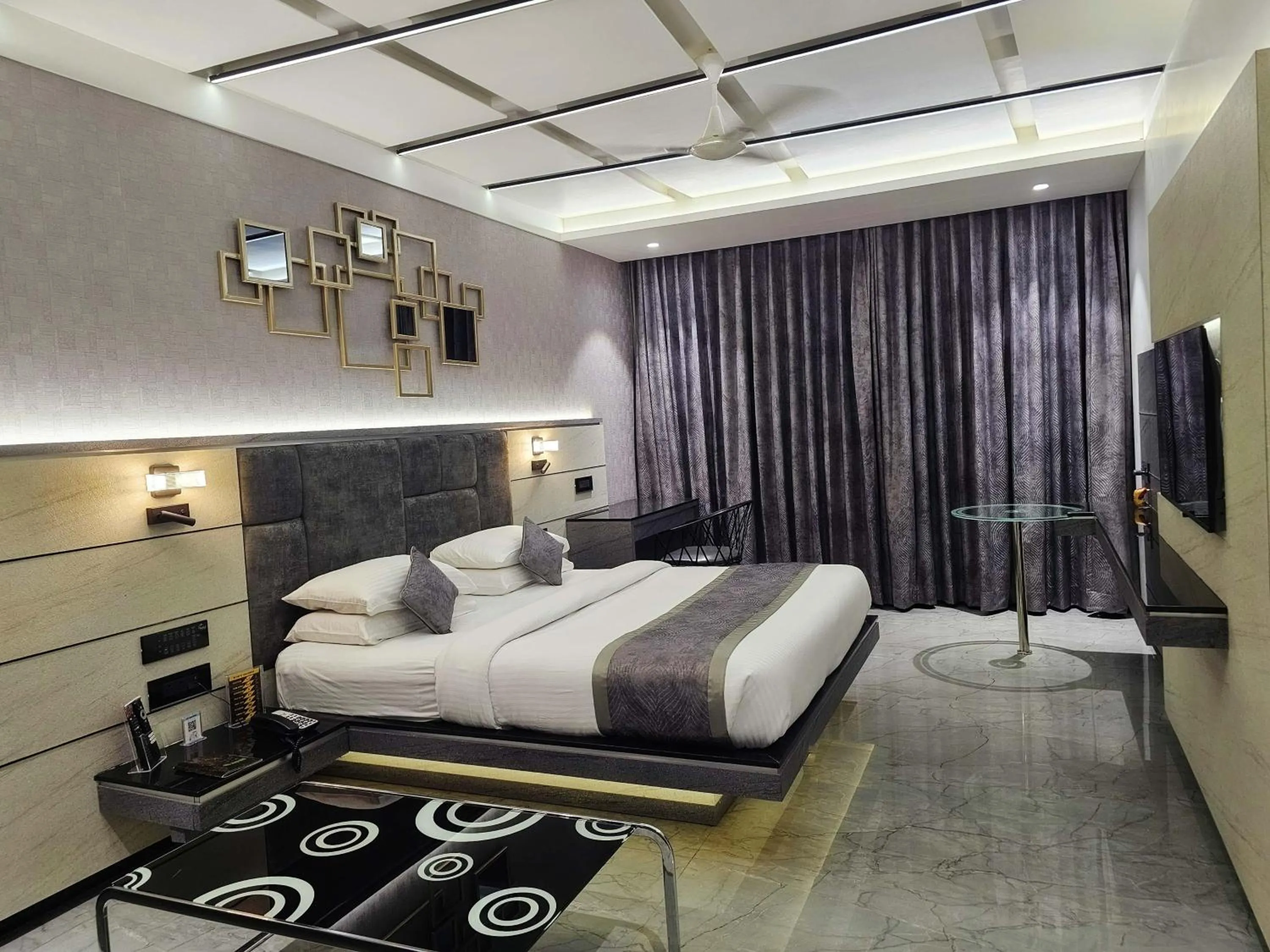 Photo of the whole room, Bed in Malligi,Hampi