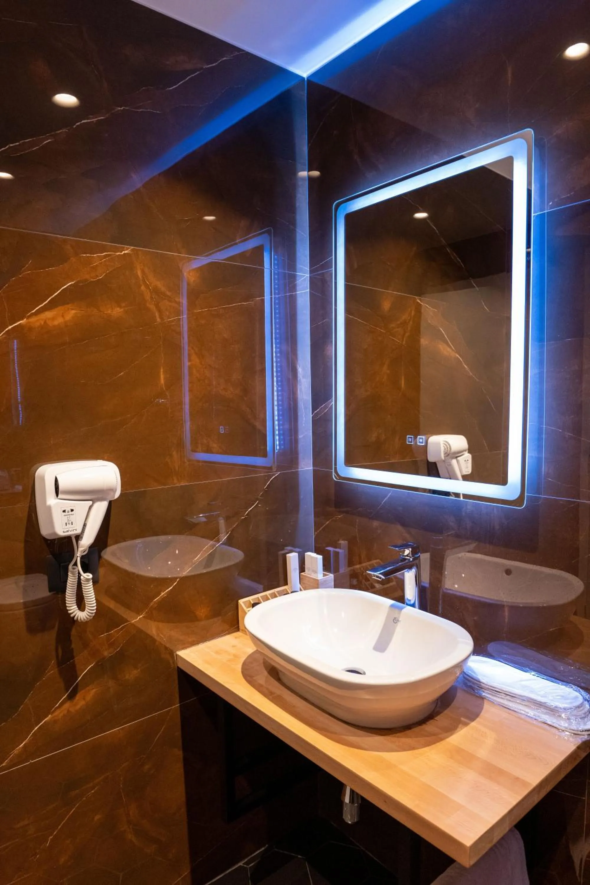 Bathroom in Hotel Teuta