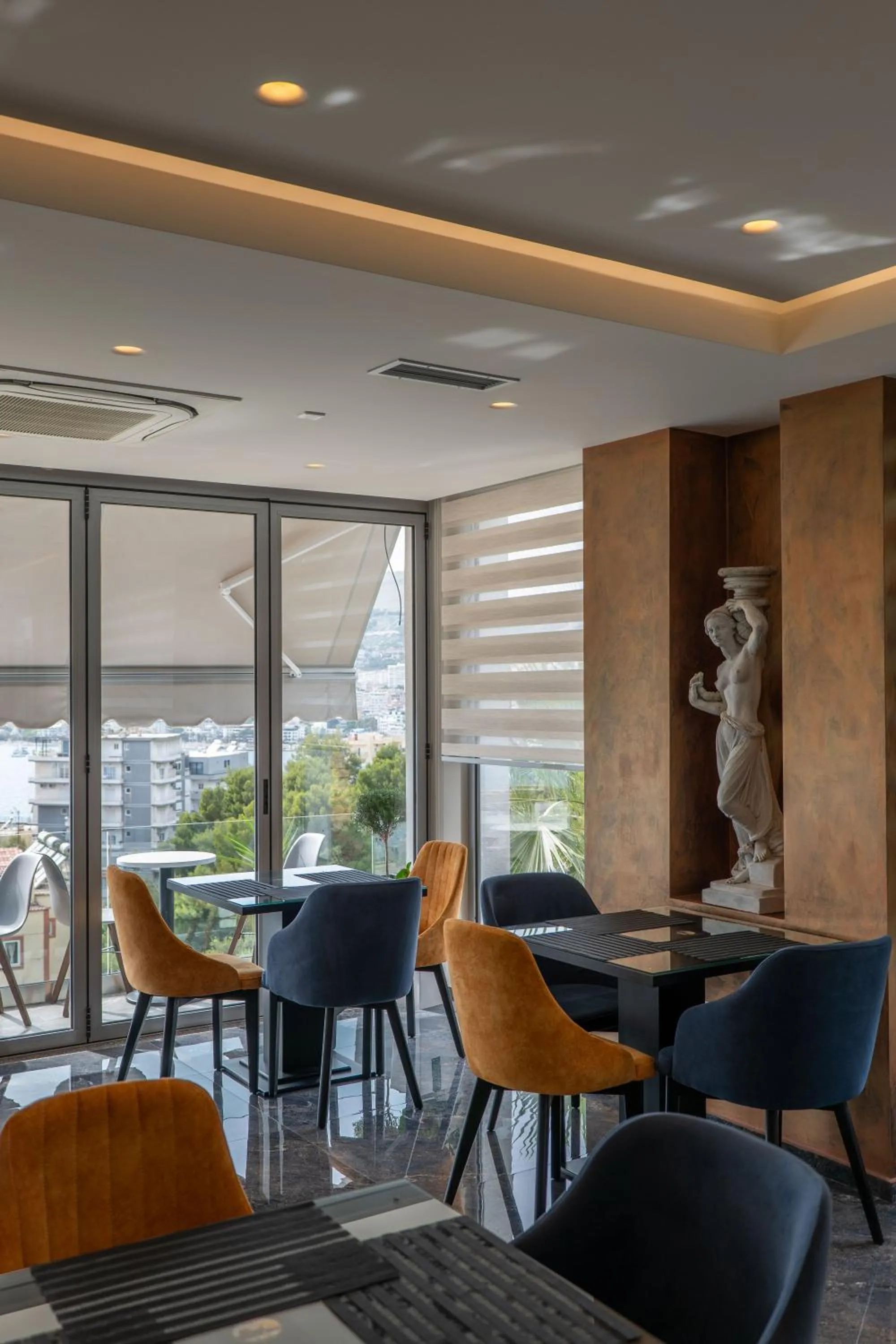 Seating area in Hotel Teuta