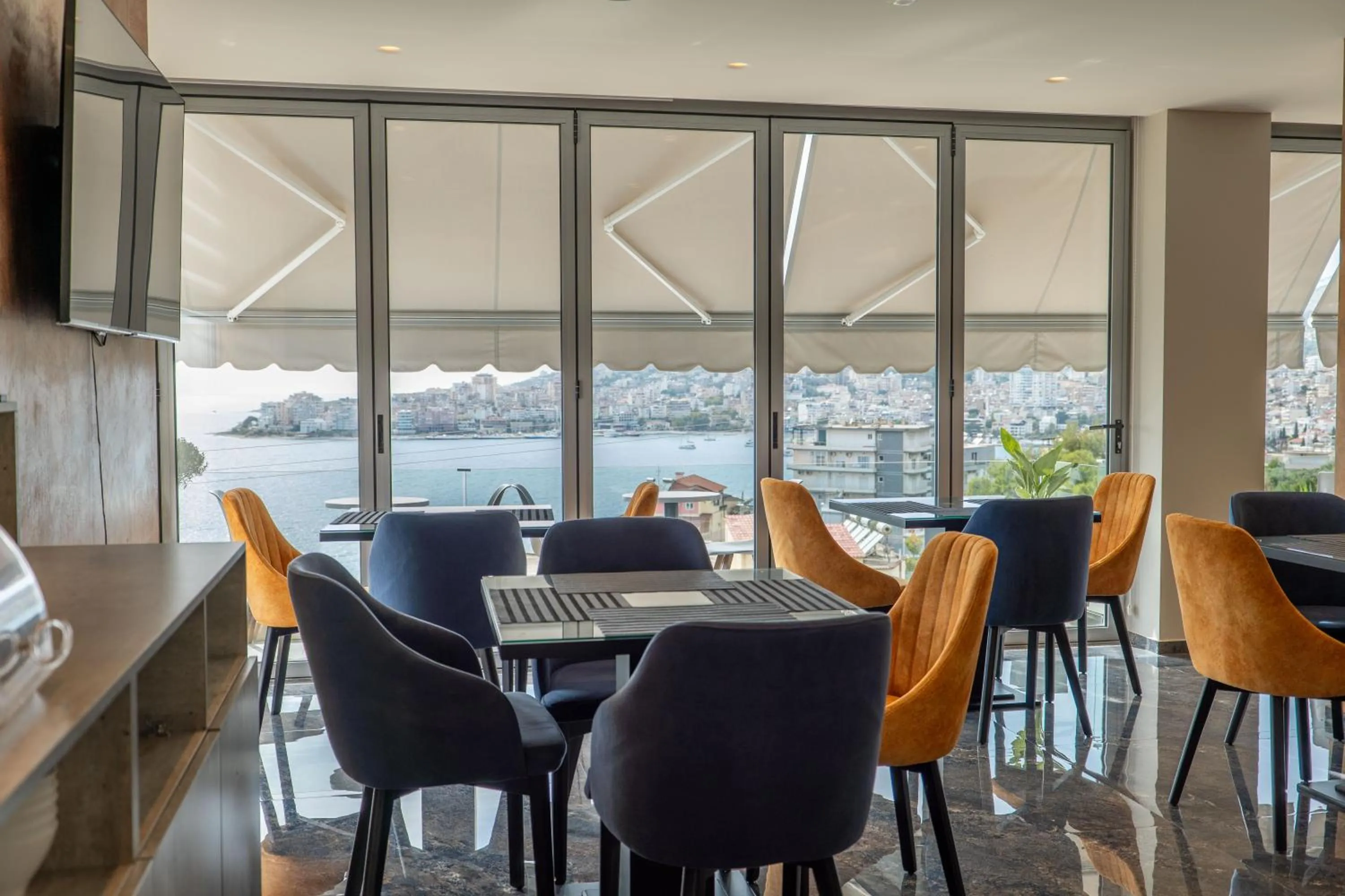 Restaurant/places to eat in Hotel Teuta