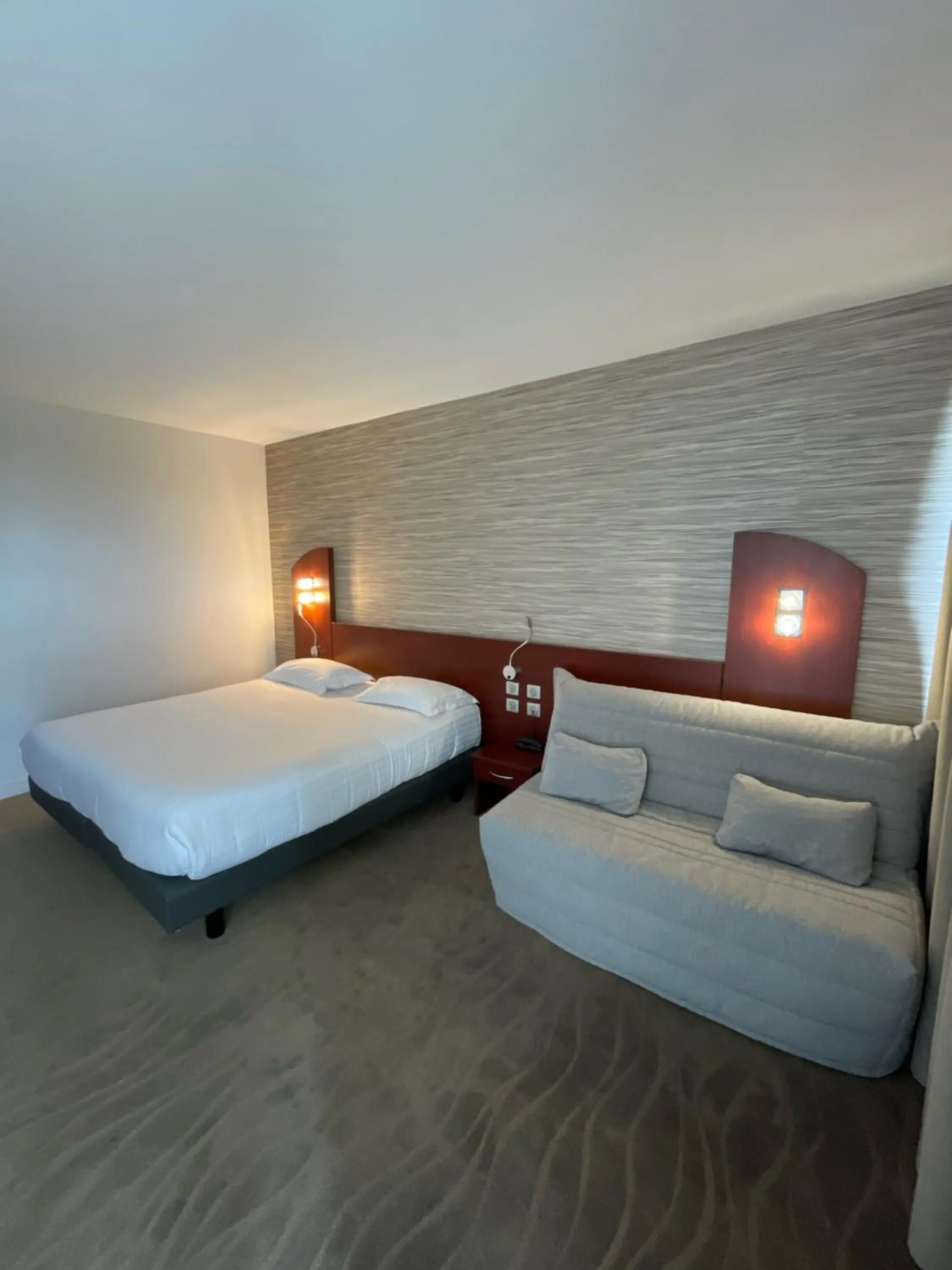 Bed in BRIT HOTEL - RESTAURANT Saint-Brieuc Langueux