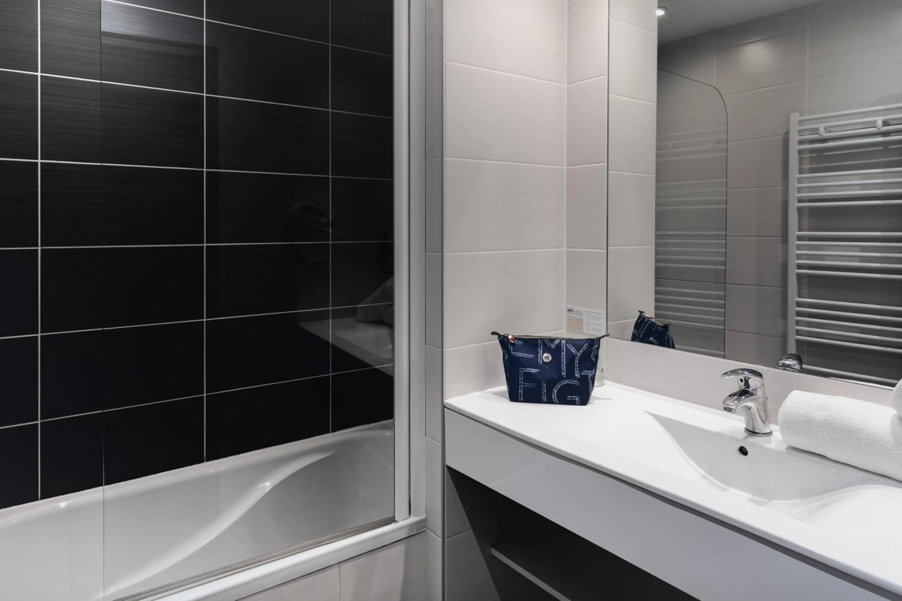 Bathroom in BRIT HOTEL - RESTAURANT Saint-Brieuc Langueux