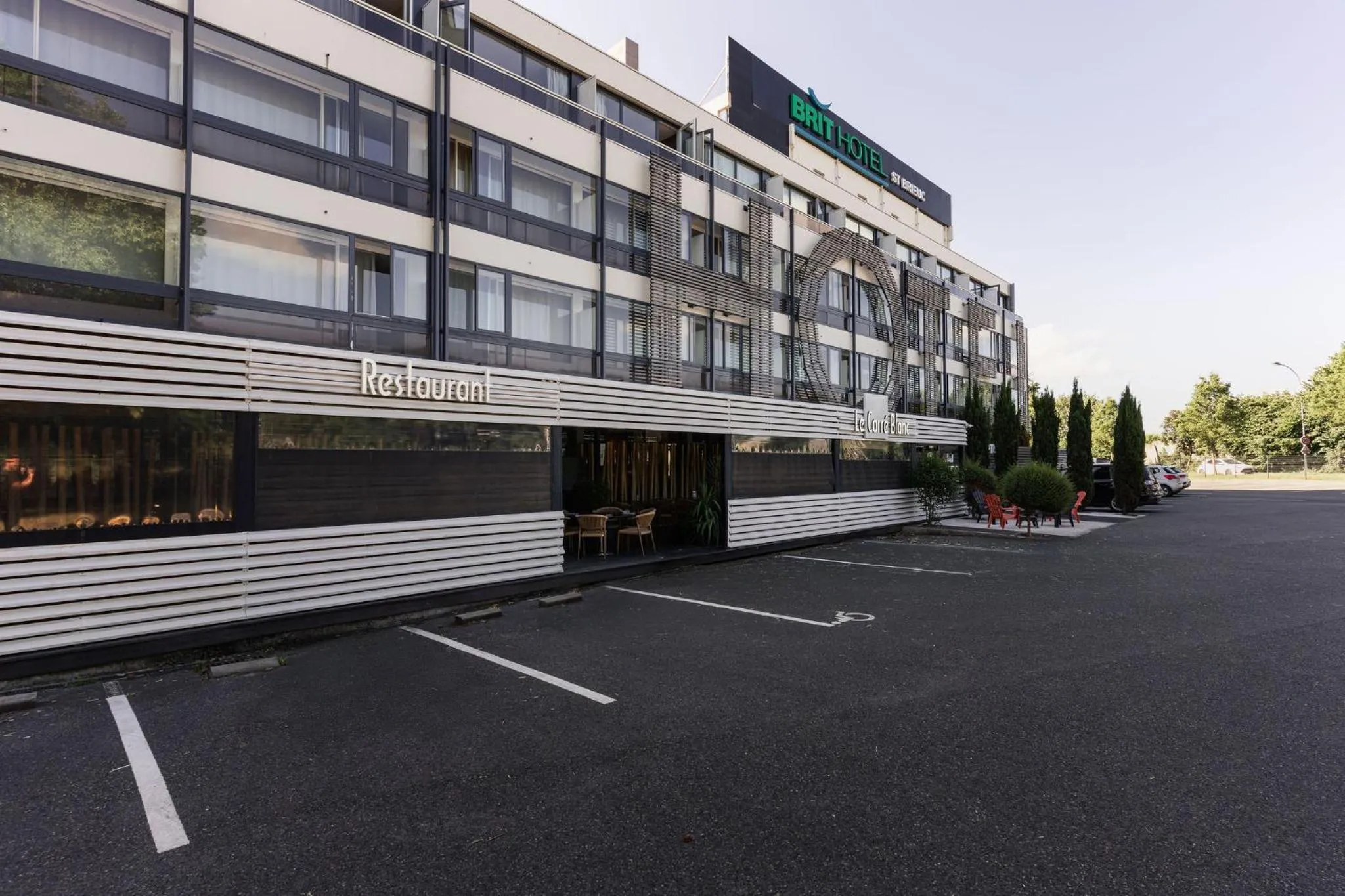 Property building in BRIT HOTEL - RESTAURANT Saint-Brieuc Langueux