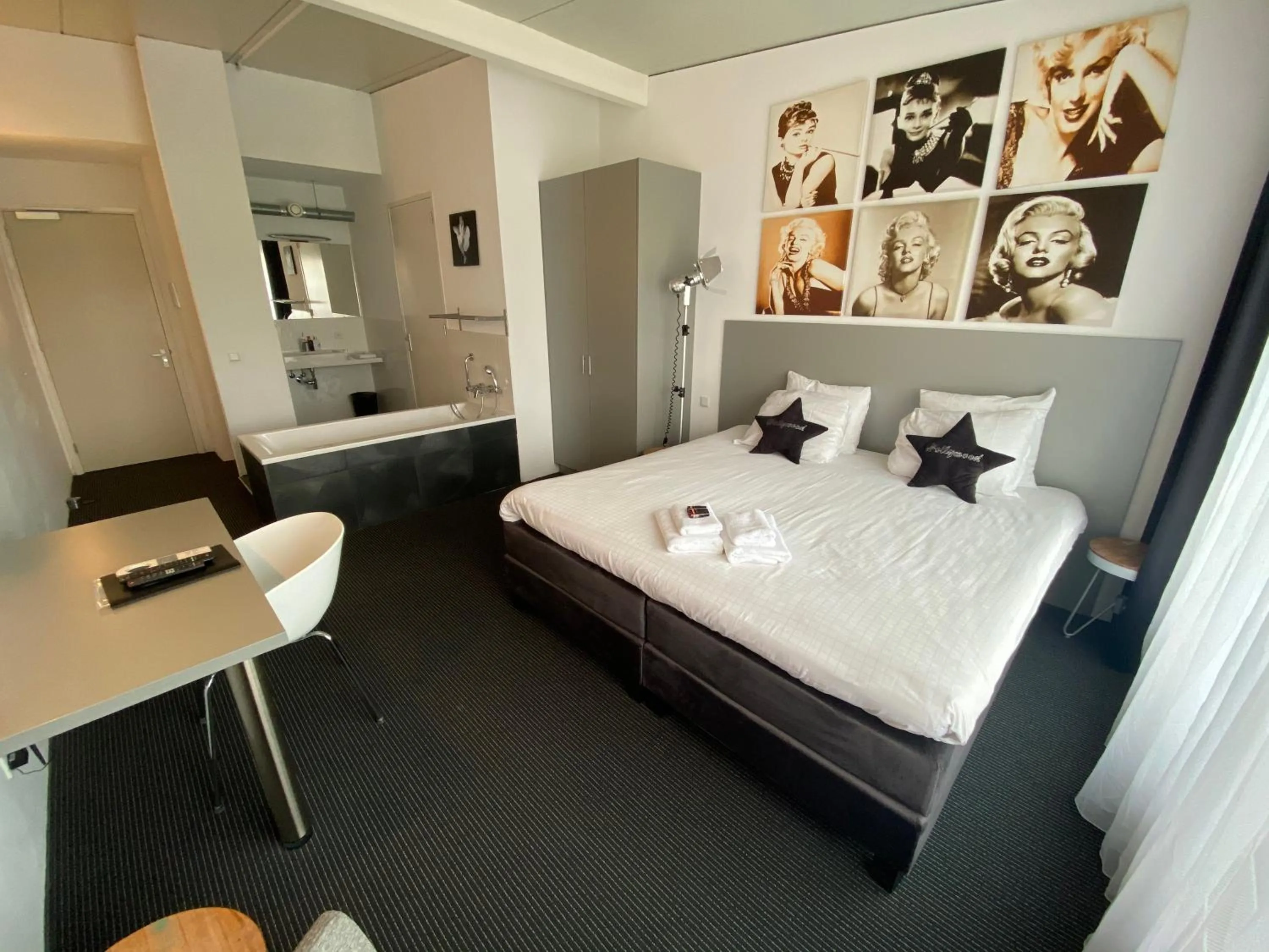 Property building, Bed in De Slaapfabriek vakantiehuis en trainingslocatie