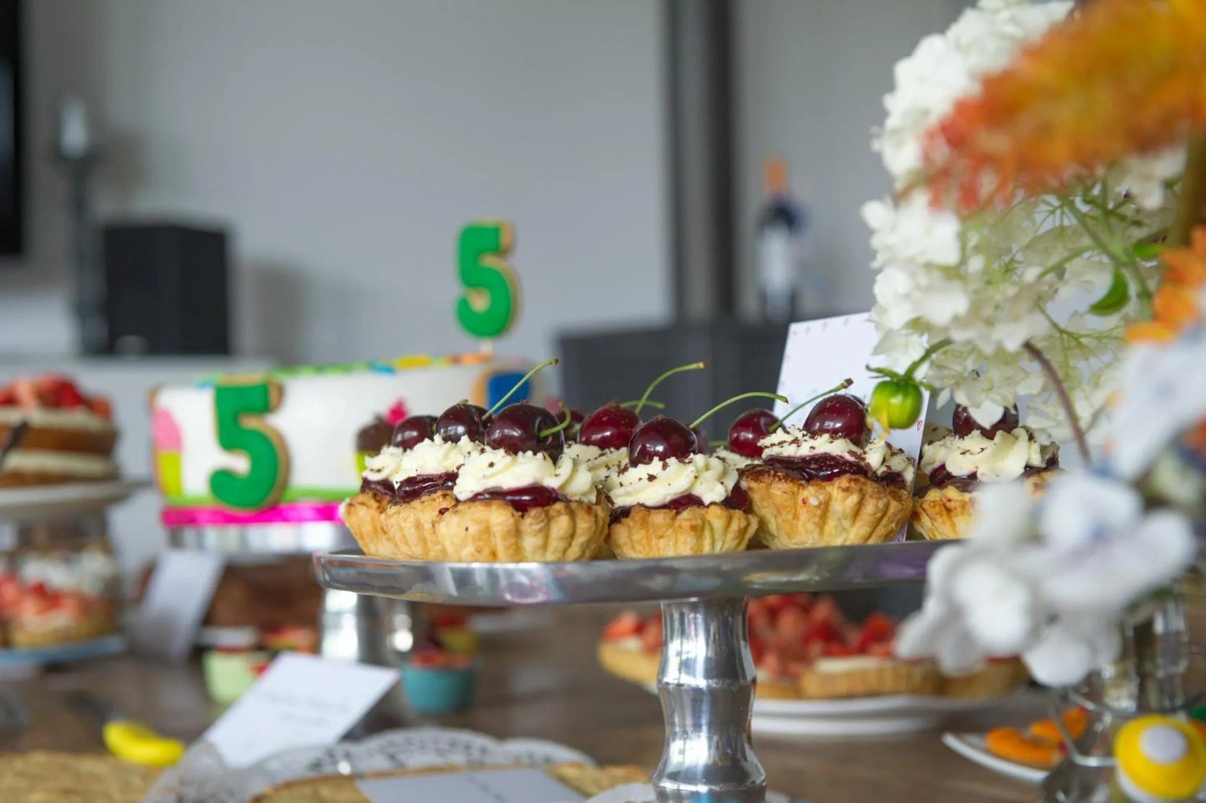 Communal lounge/ TV room in De Slaapfabriek vakantiehuis en trainingslocatie