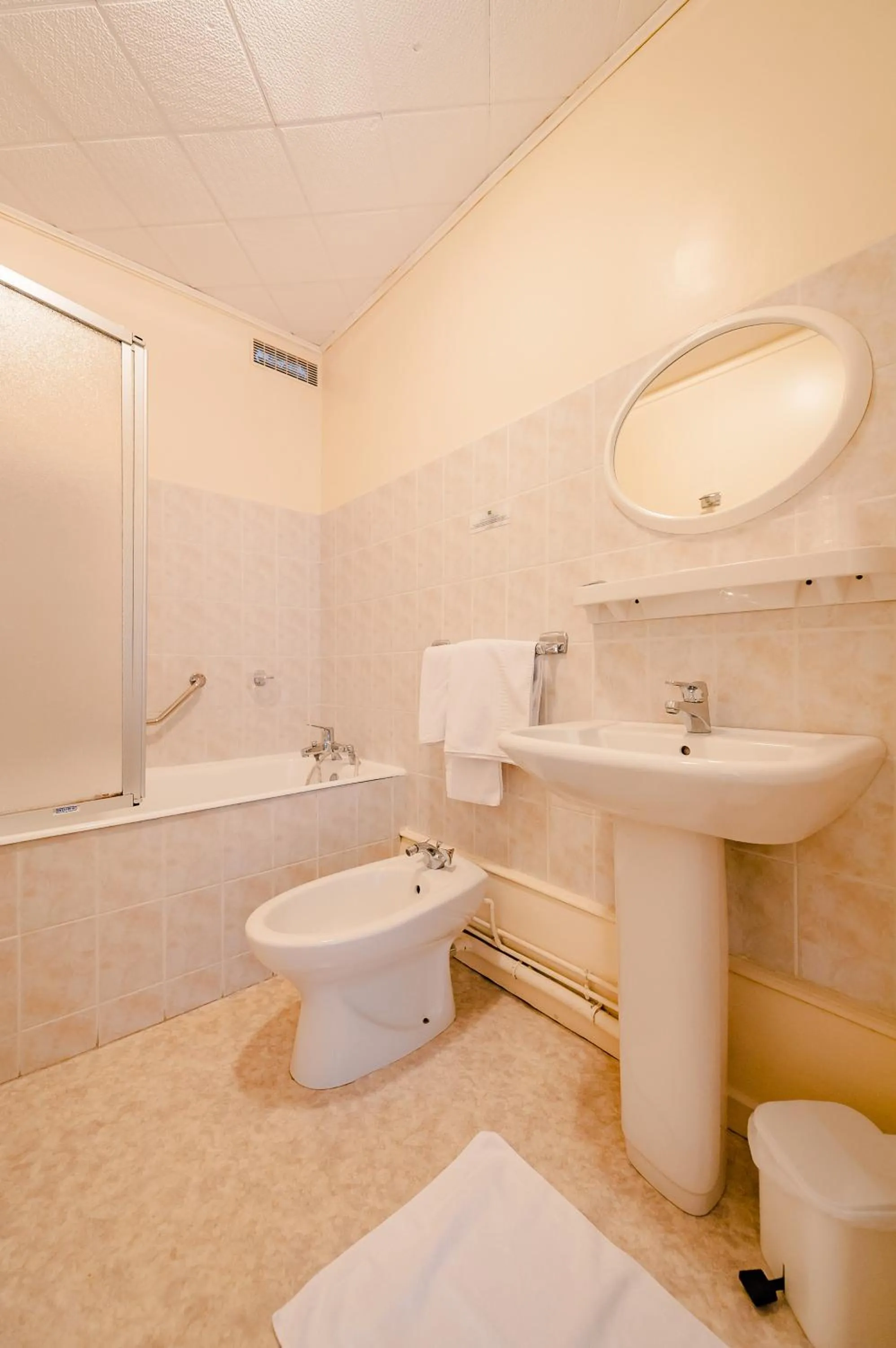 Bathroom in Le Commerce