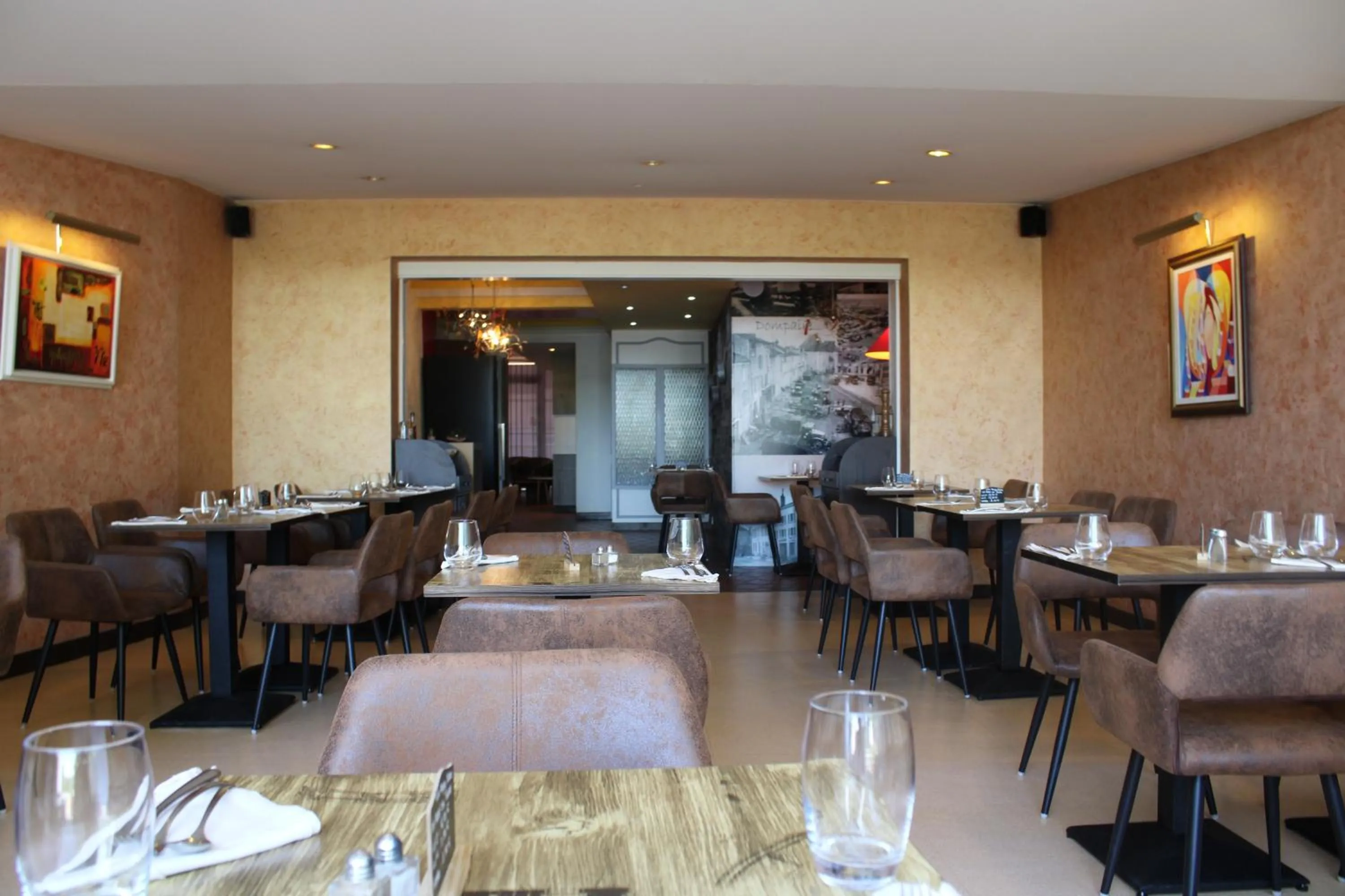 Restaurant/places to eat in Le Commerce