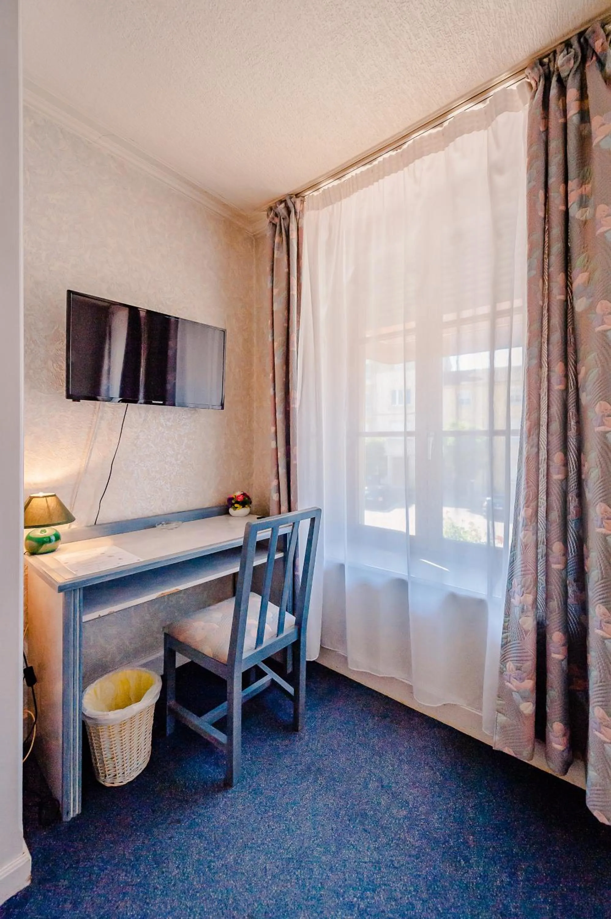 hair dresser in Le Commerce