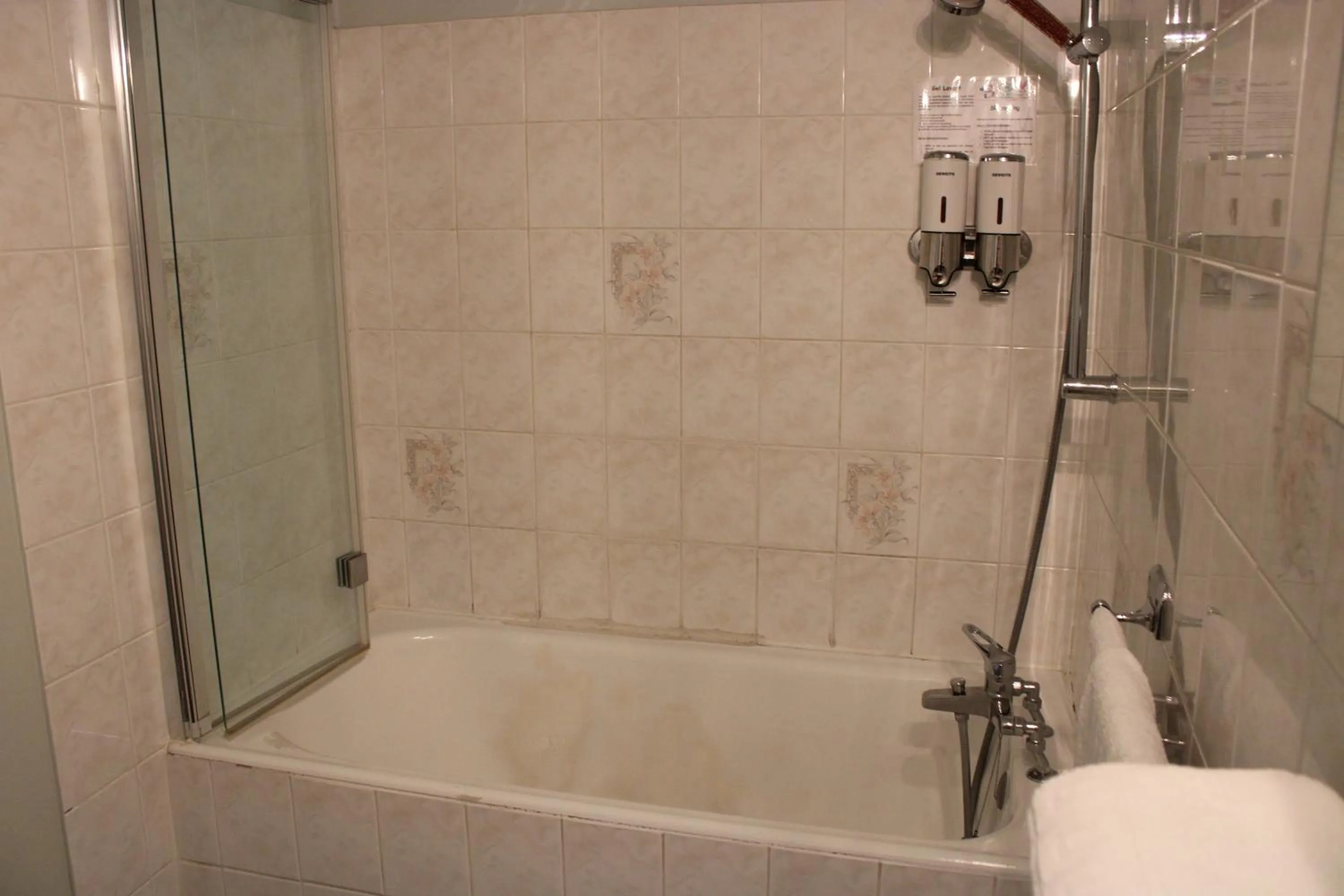 Bathroom in Le Commerce