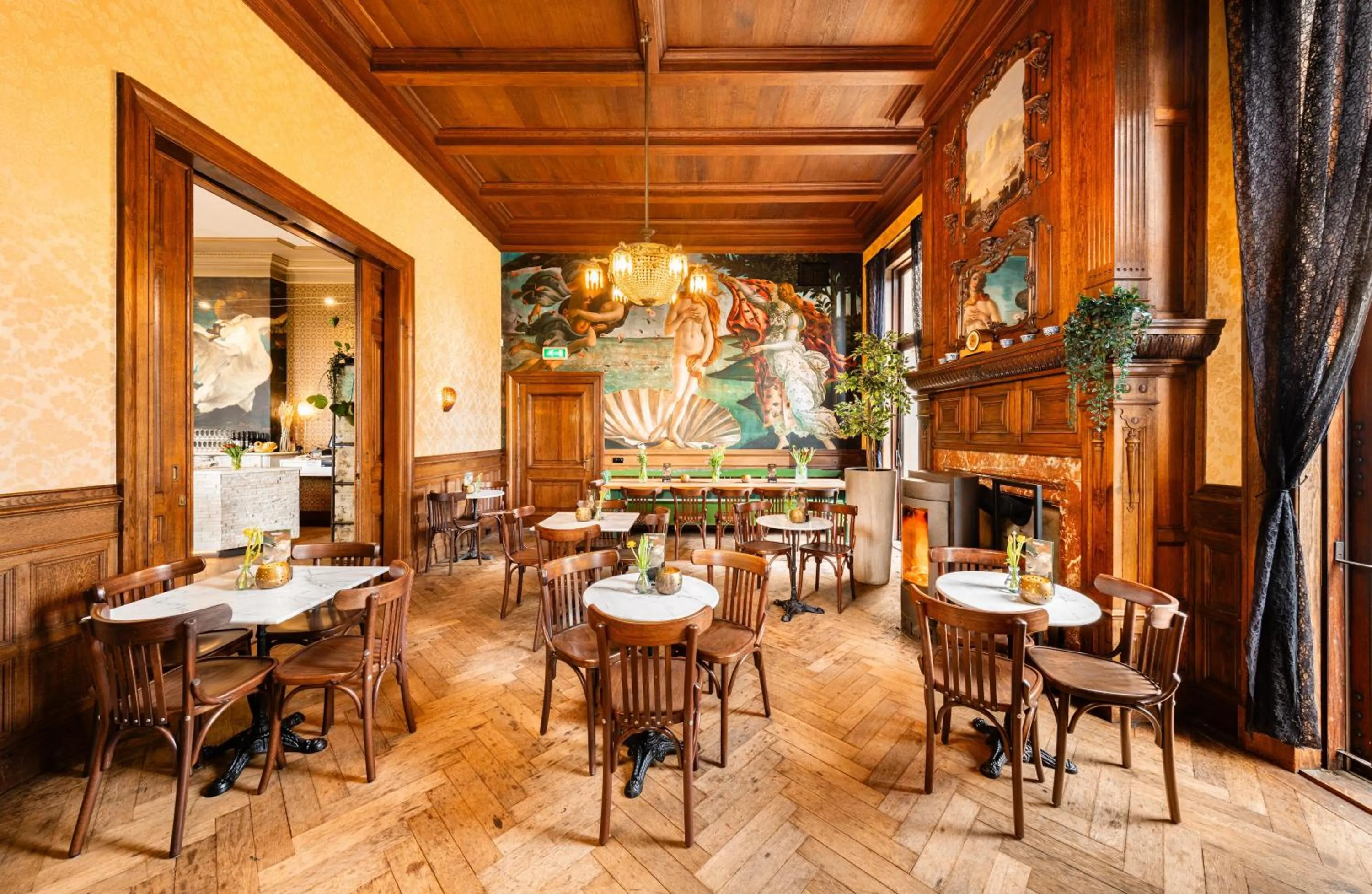 Restaurant/places to eat in Hotel Gaia