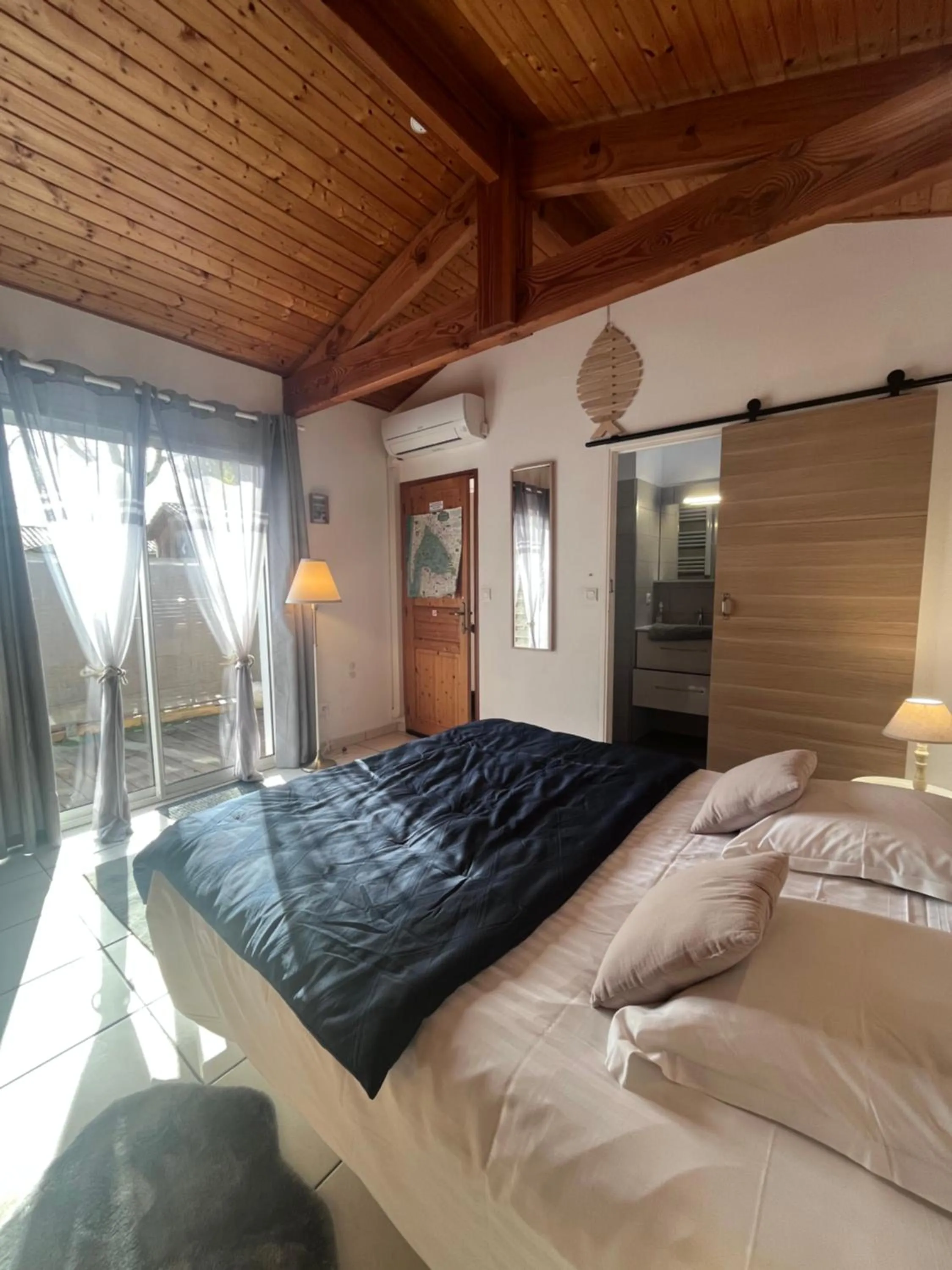 Bed in La Villa Herbert Maison d'hôtes à Andernos