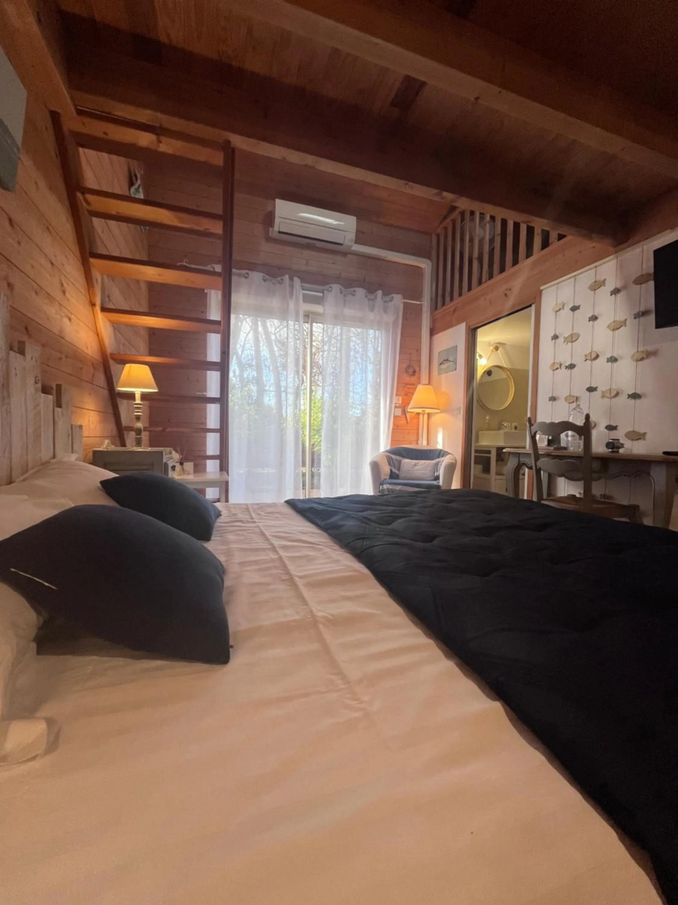 Bed in La Villa Herbert Maison d'hôtes à Andernos