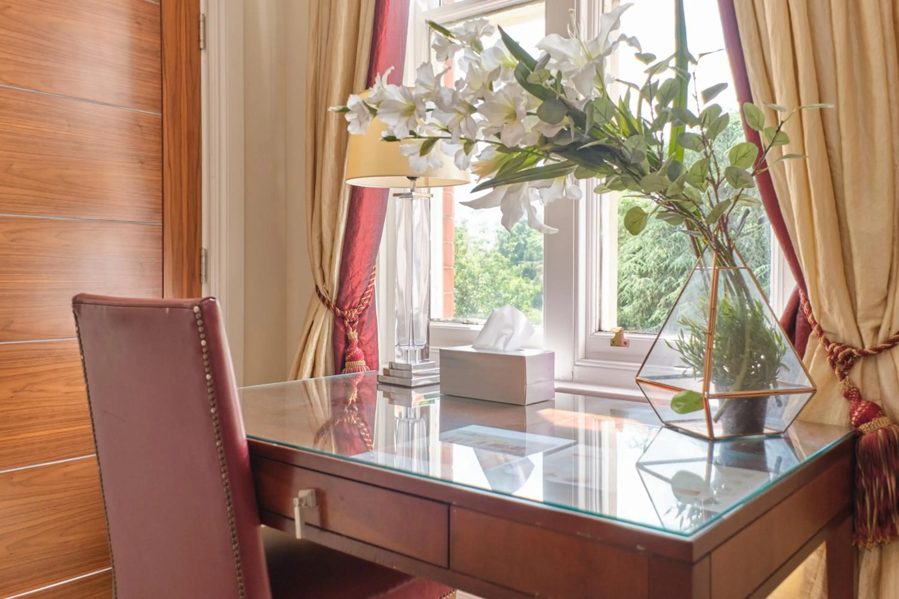 Seating area in Kings Park Hotel