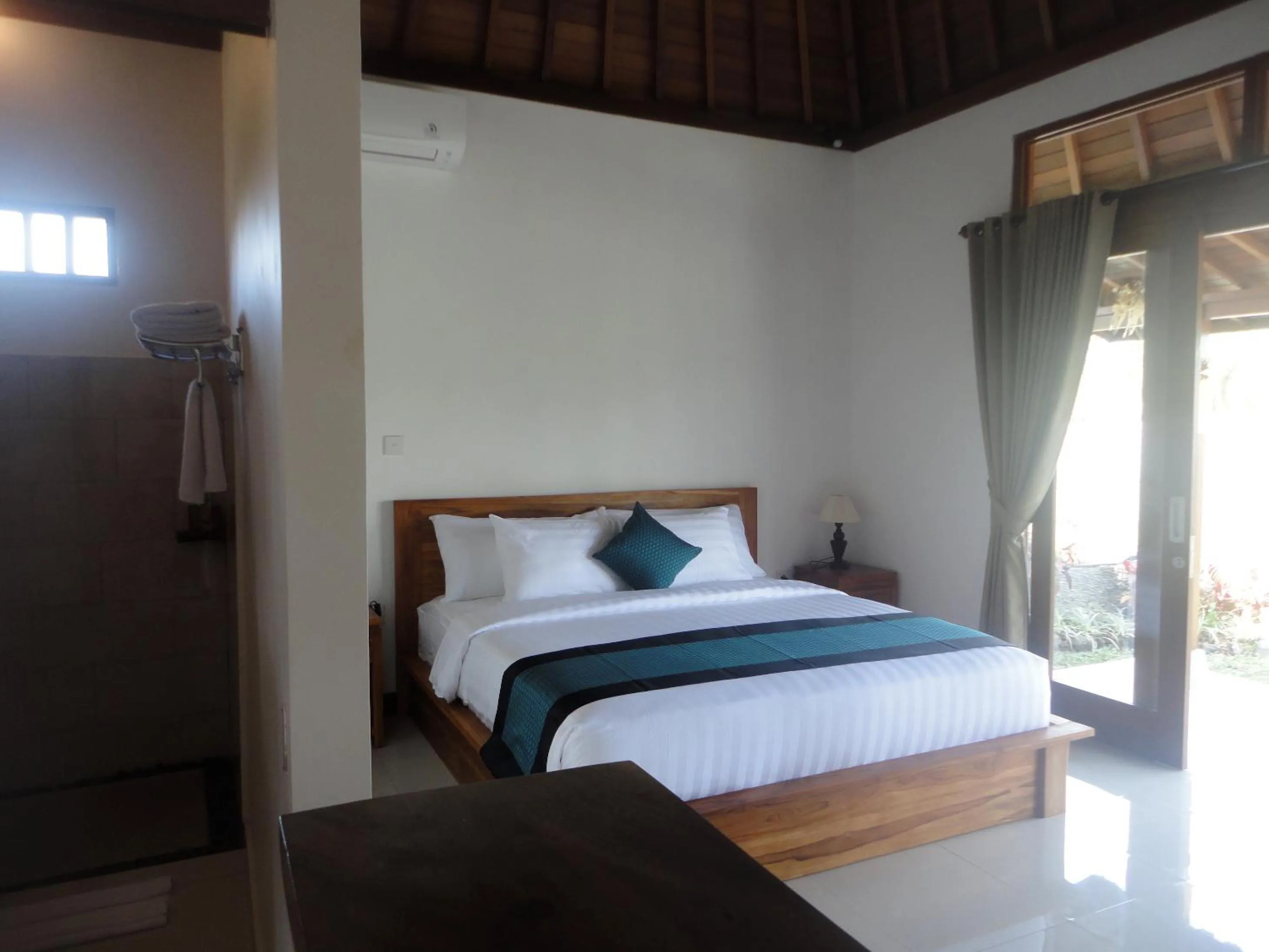 Bed in Paraiso Cottage Ubud