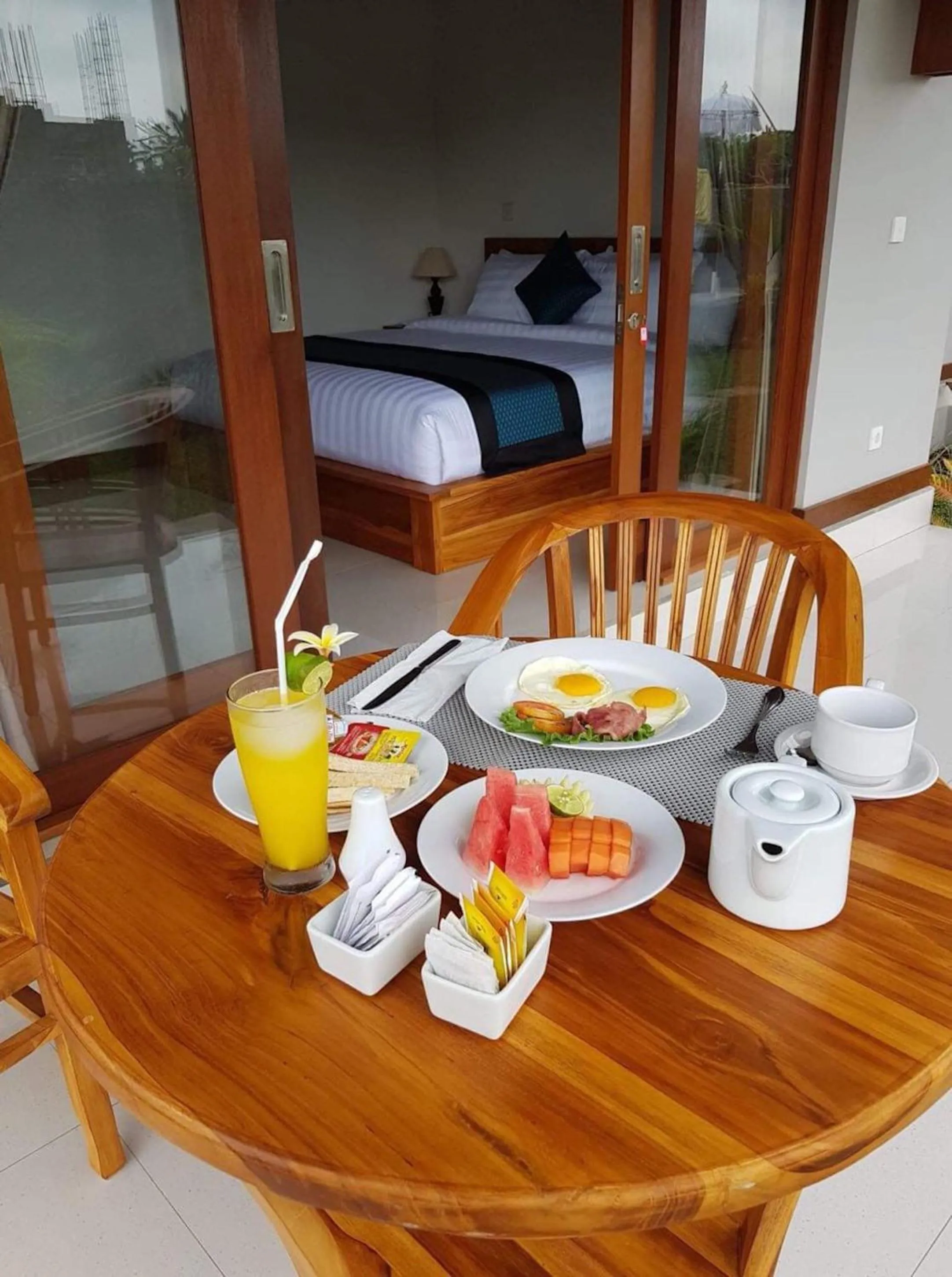 Breakfast, Bed in Paraiso Cottage Ubud