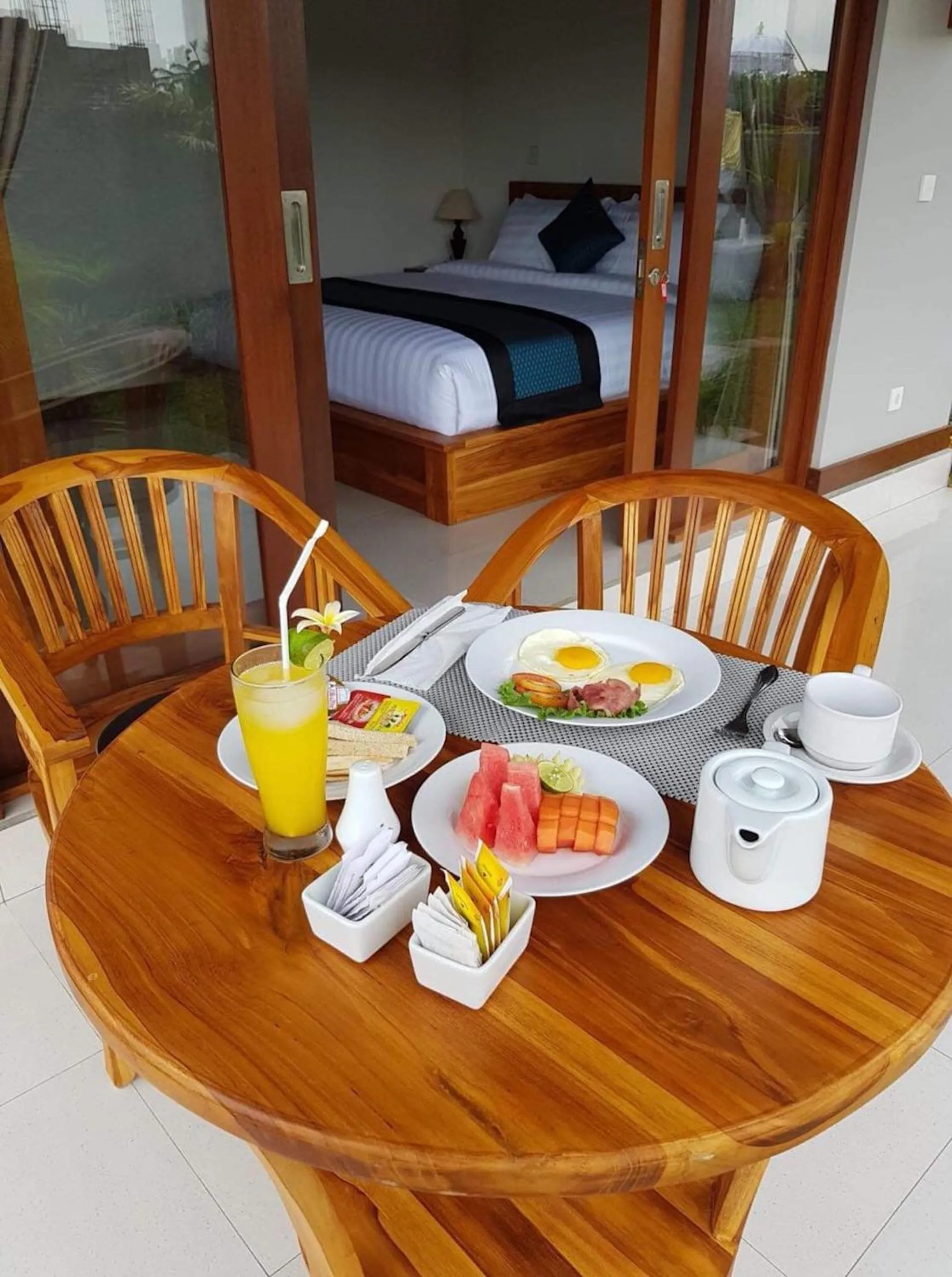 Breakfast, Bed in Paraiso Cottage Ubud