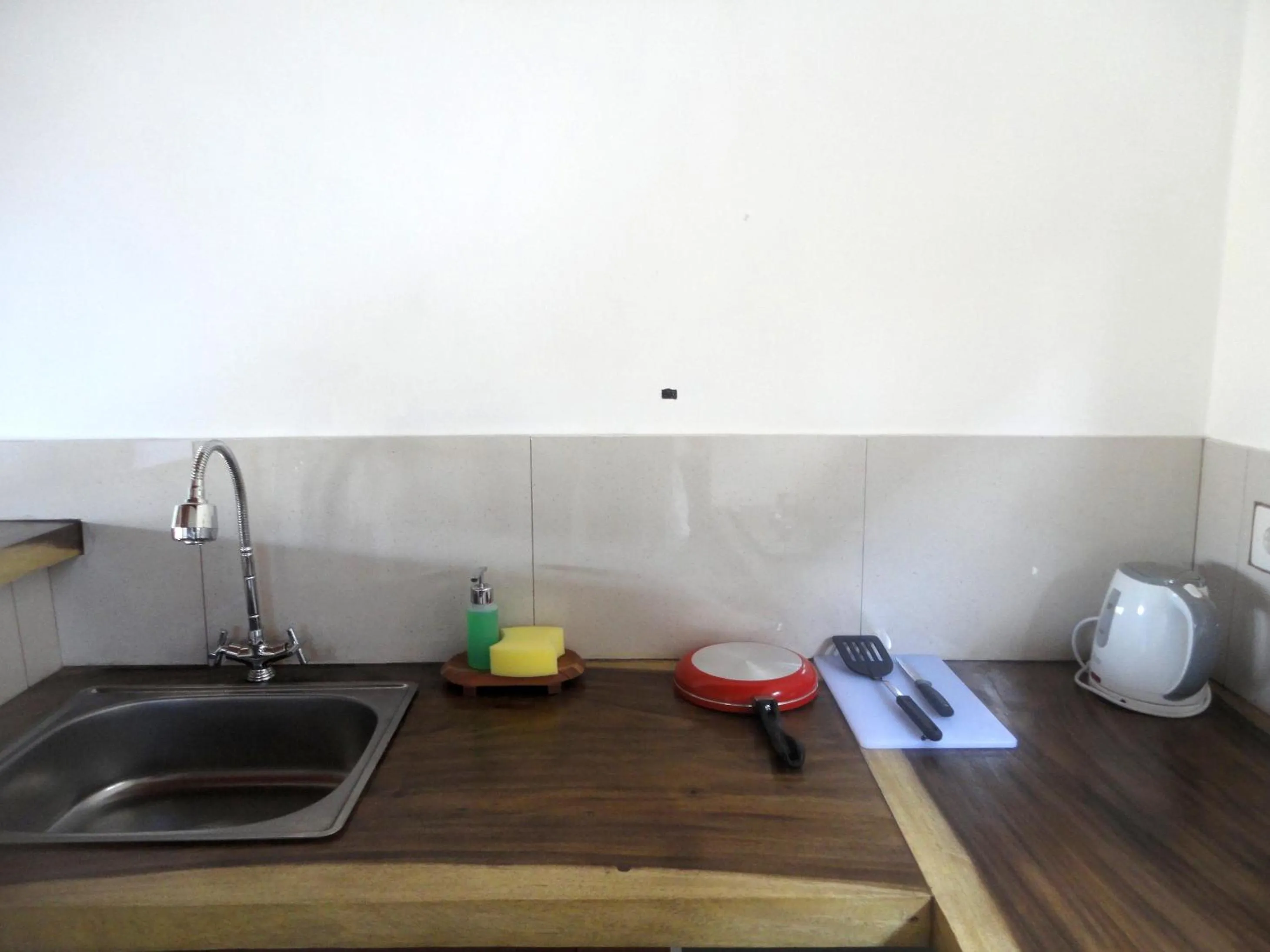 Kitchen or kitchenette in Paraiso Cottage Ubud