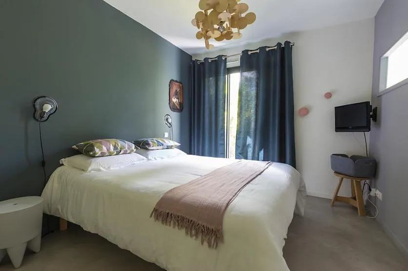 Property logo or sign, Bed in la maison dans les bois