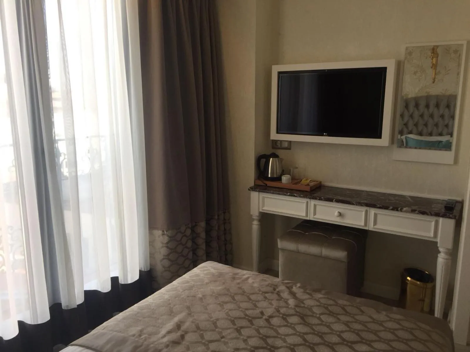 Photo of the whole room, Bed in Hotel The Pera Hill