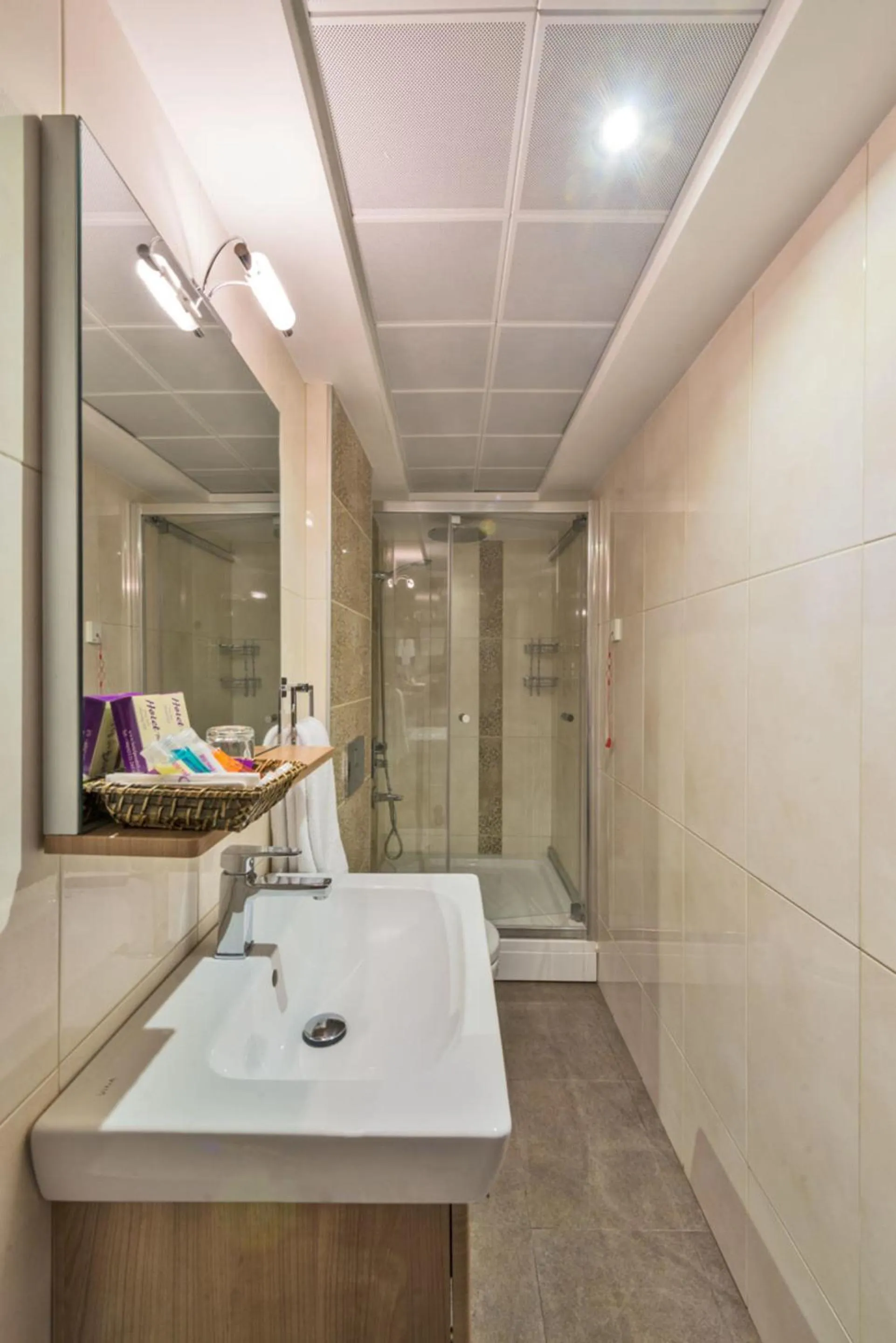 Shower in Hotel The Pera Hill