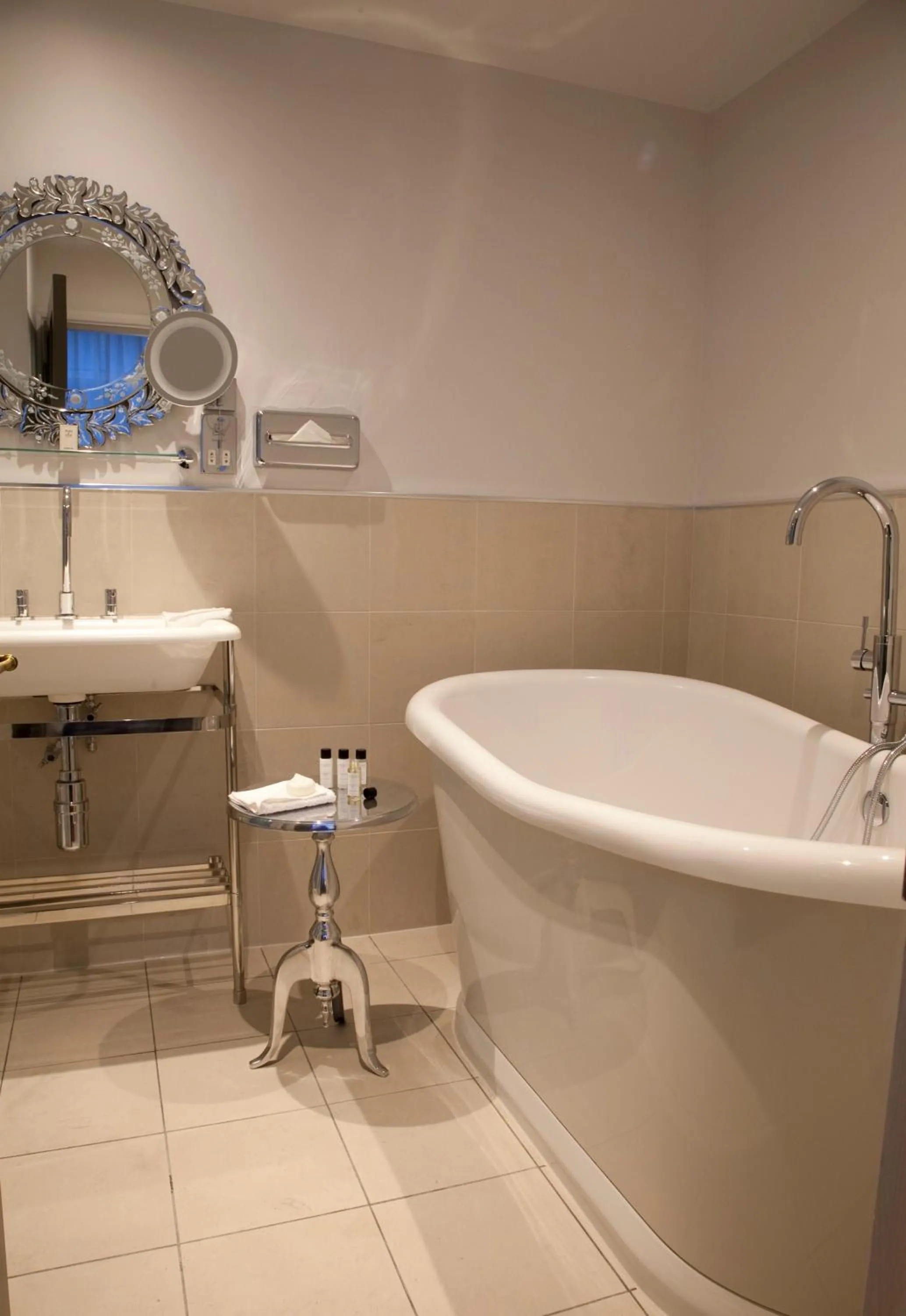 Bathroom in Vanbrugh House Hotel