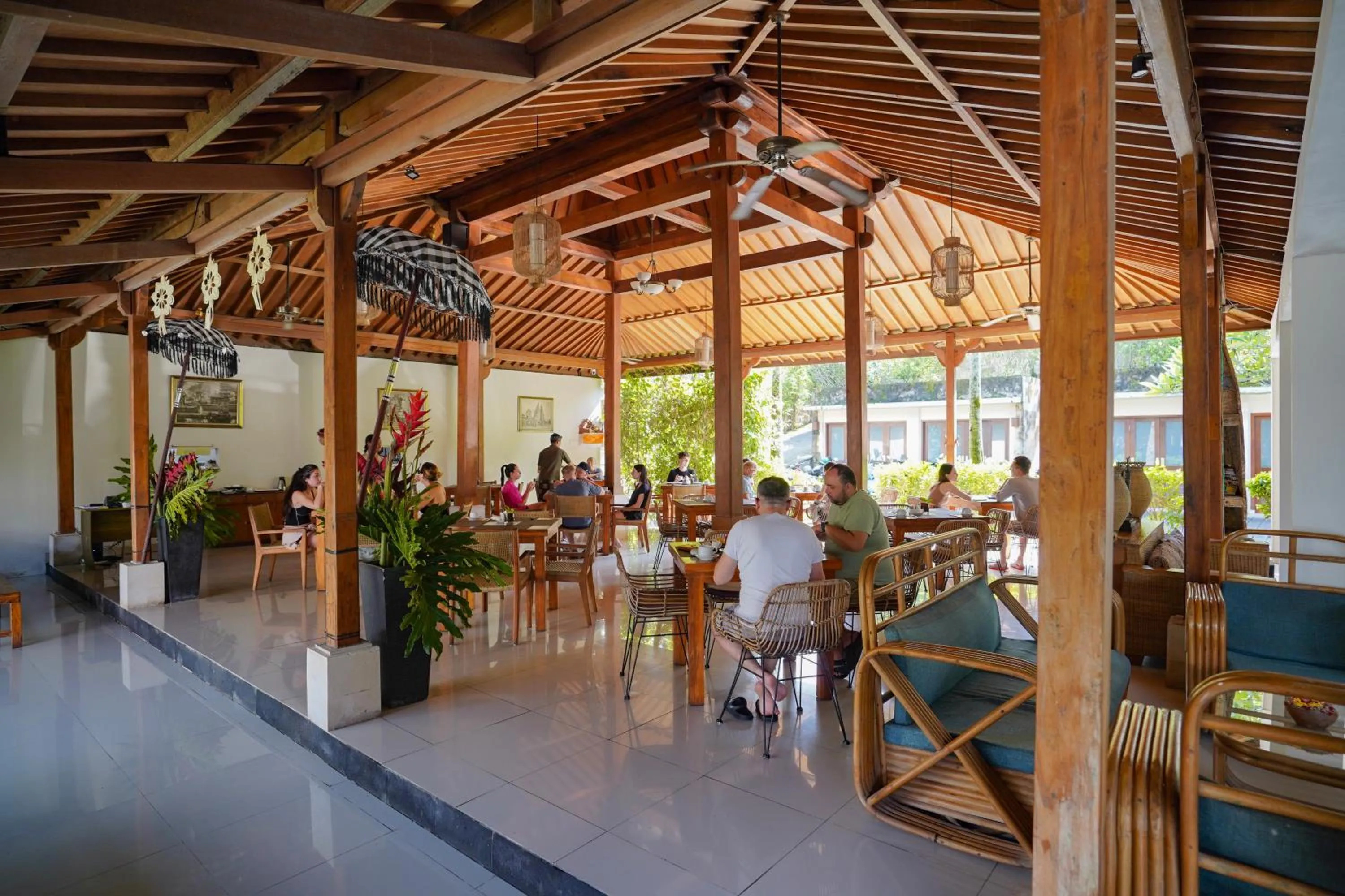 Restaurant/places to eat in Pertiwi Bisma 1