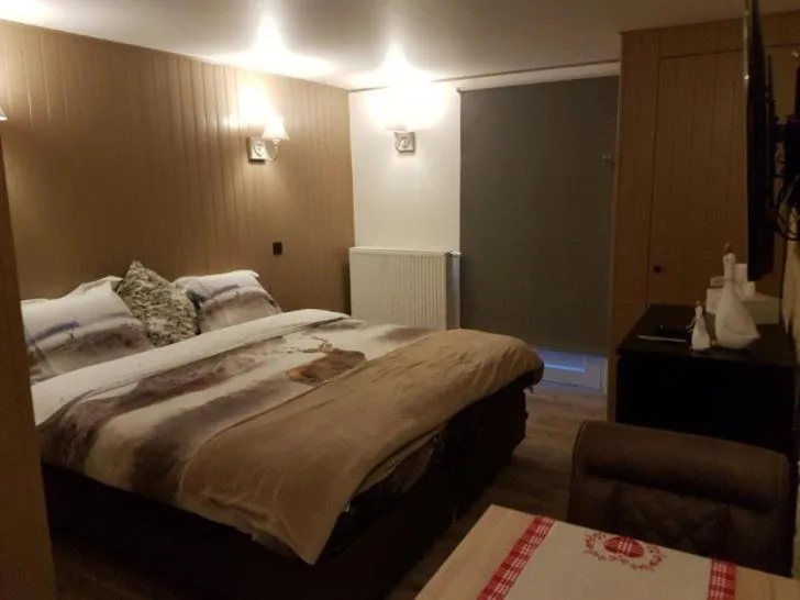 Bed in LA RIVIERE DU BIEN ETRE