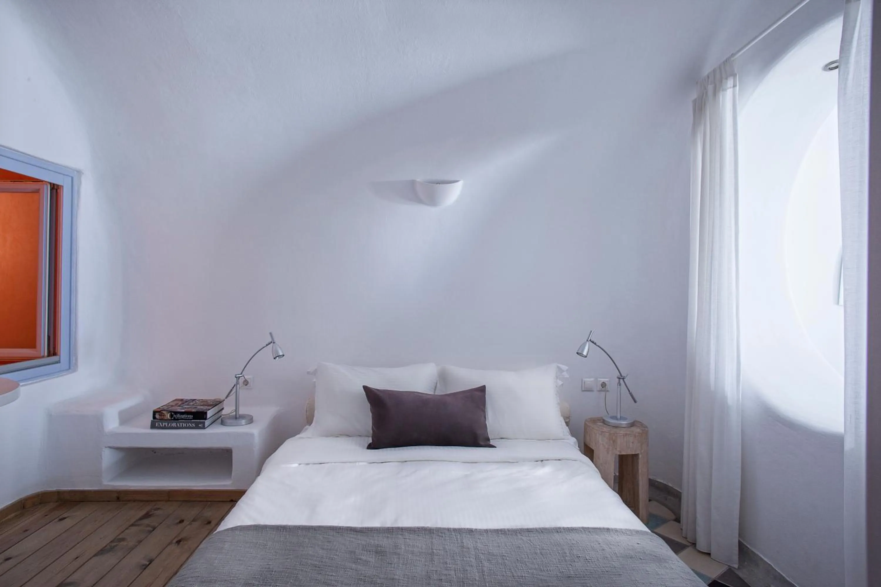 Bed in Ikastikies Suites