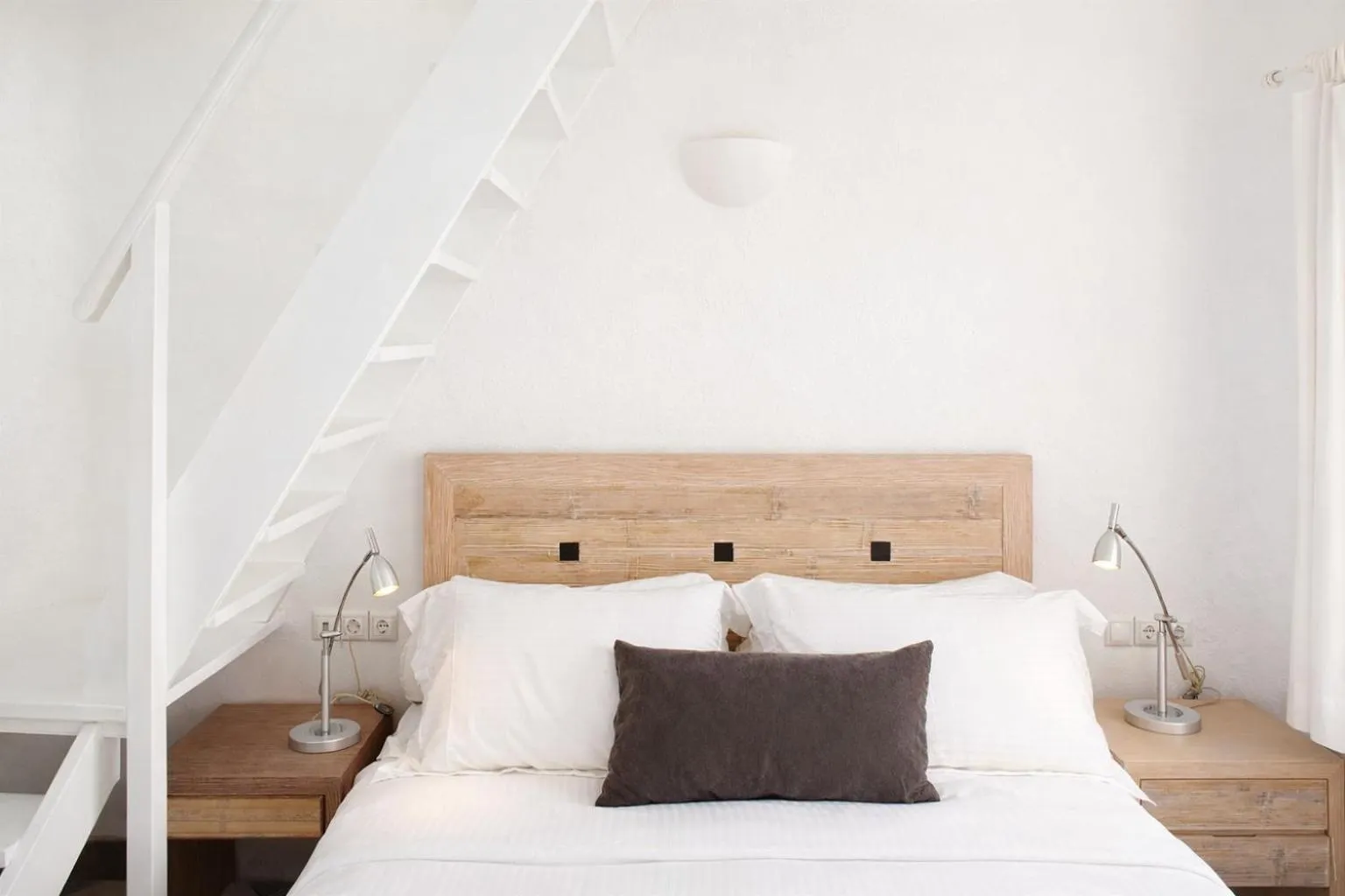 Bed in Ikastikies Suites