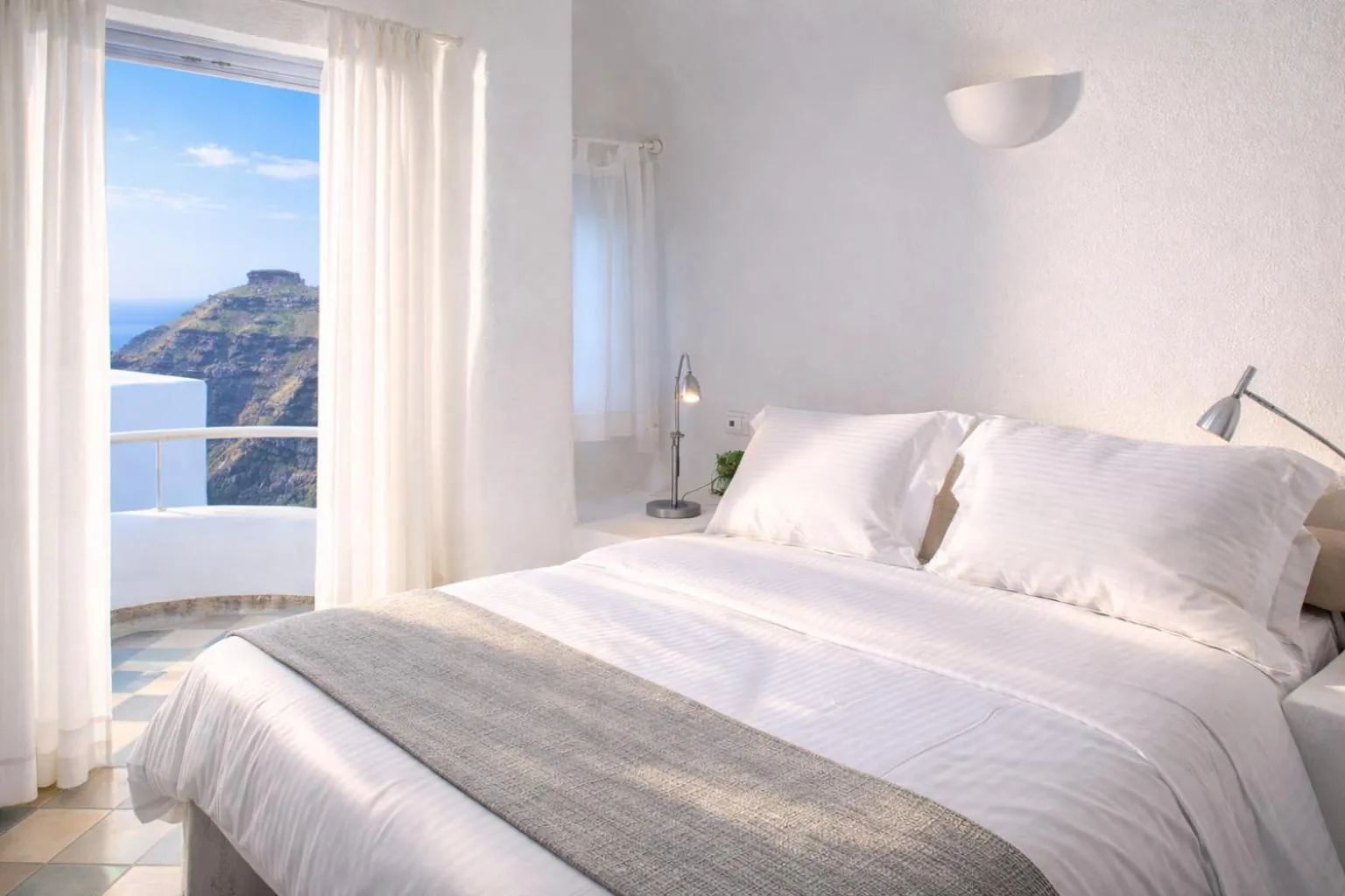 Bed in Ikastikies Suites