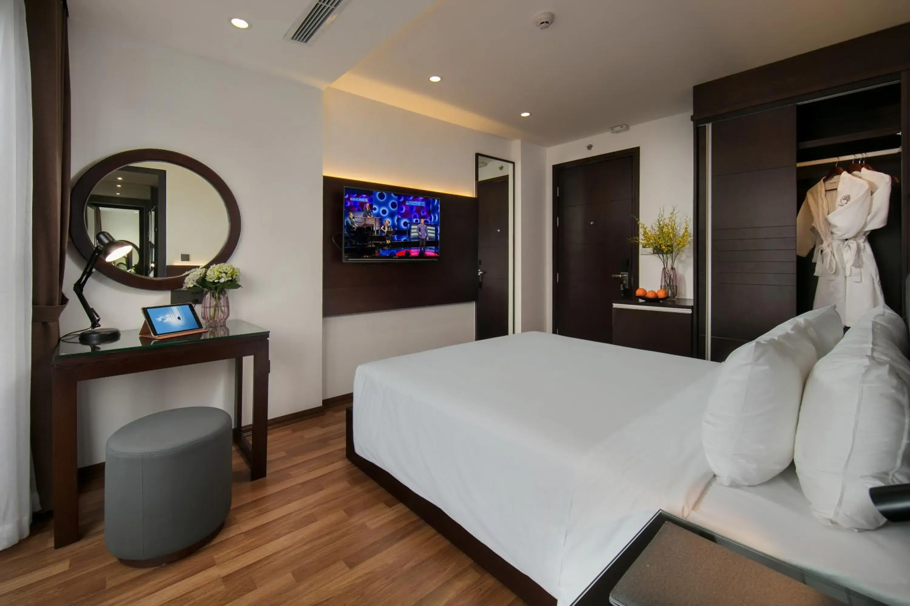 Suite with Balcony in Hanoi Fiesta Hotel & Spa Suite with Balcony in Hanoi Fiesta Hotel & Spa