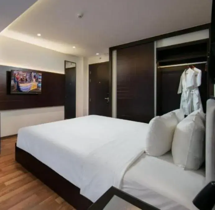 Deluxe Double or Twin Room in Hanoi Fiesta Hotel & Spa Deluxe Double or Twin Room in Hanoi Fiesta Hotel & Spa