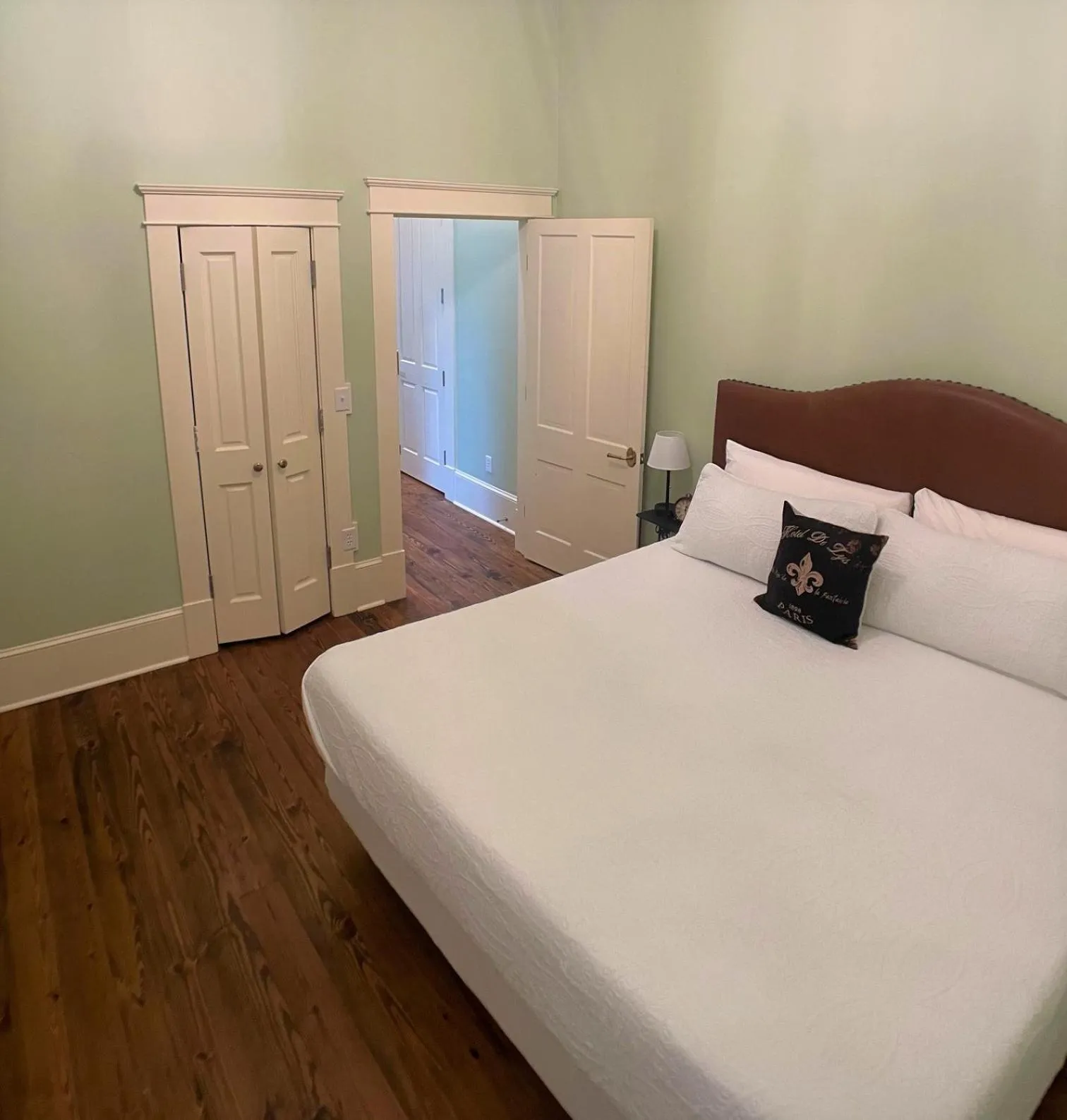 Bed in Fort Conde Inn - Mobile