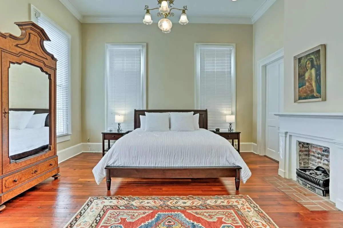 Bed in Fort Conde Inn - Mobile