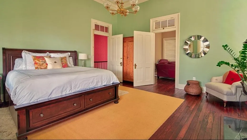 Bed in Fort Conde Inn - Mobile