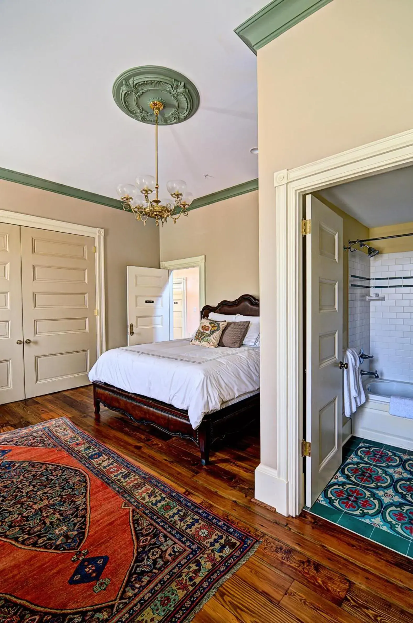 Deluxe Queen Room in Fort Conde Inn - Mobile Deluxe Queen Room in Fort Conde Inn - Mobile