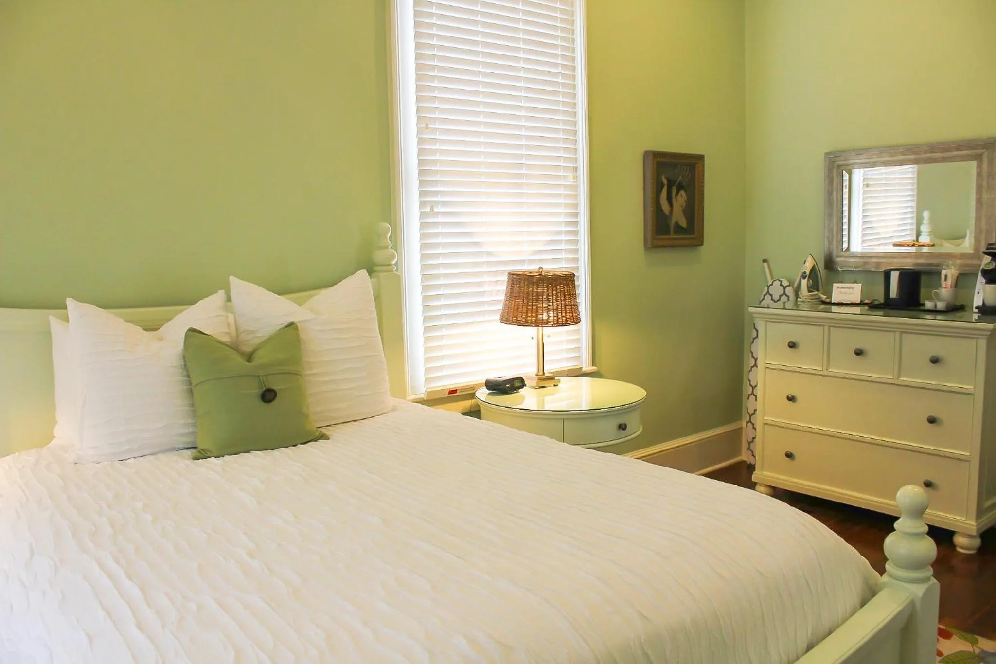 Bed in Fort Conde Inn - Mobile