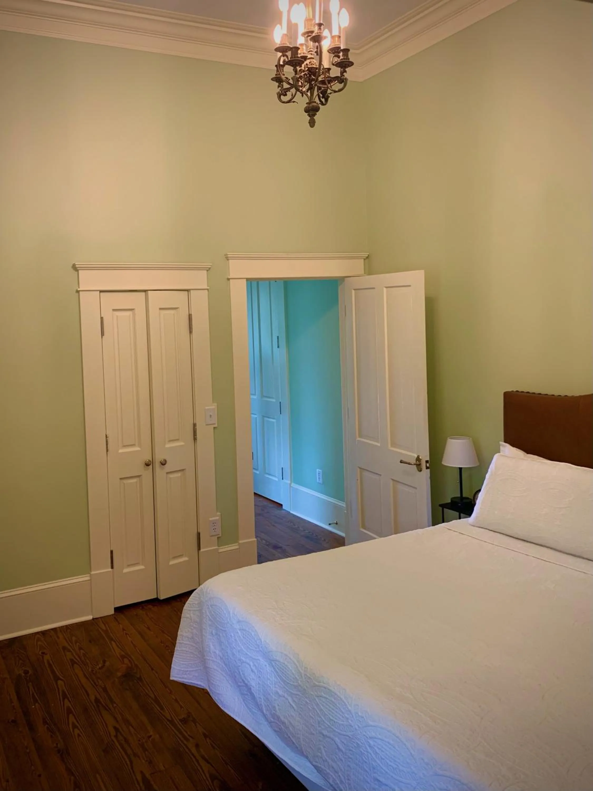 Bed in Fort Conde Inn - Mobile