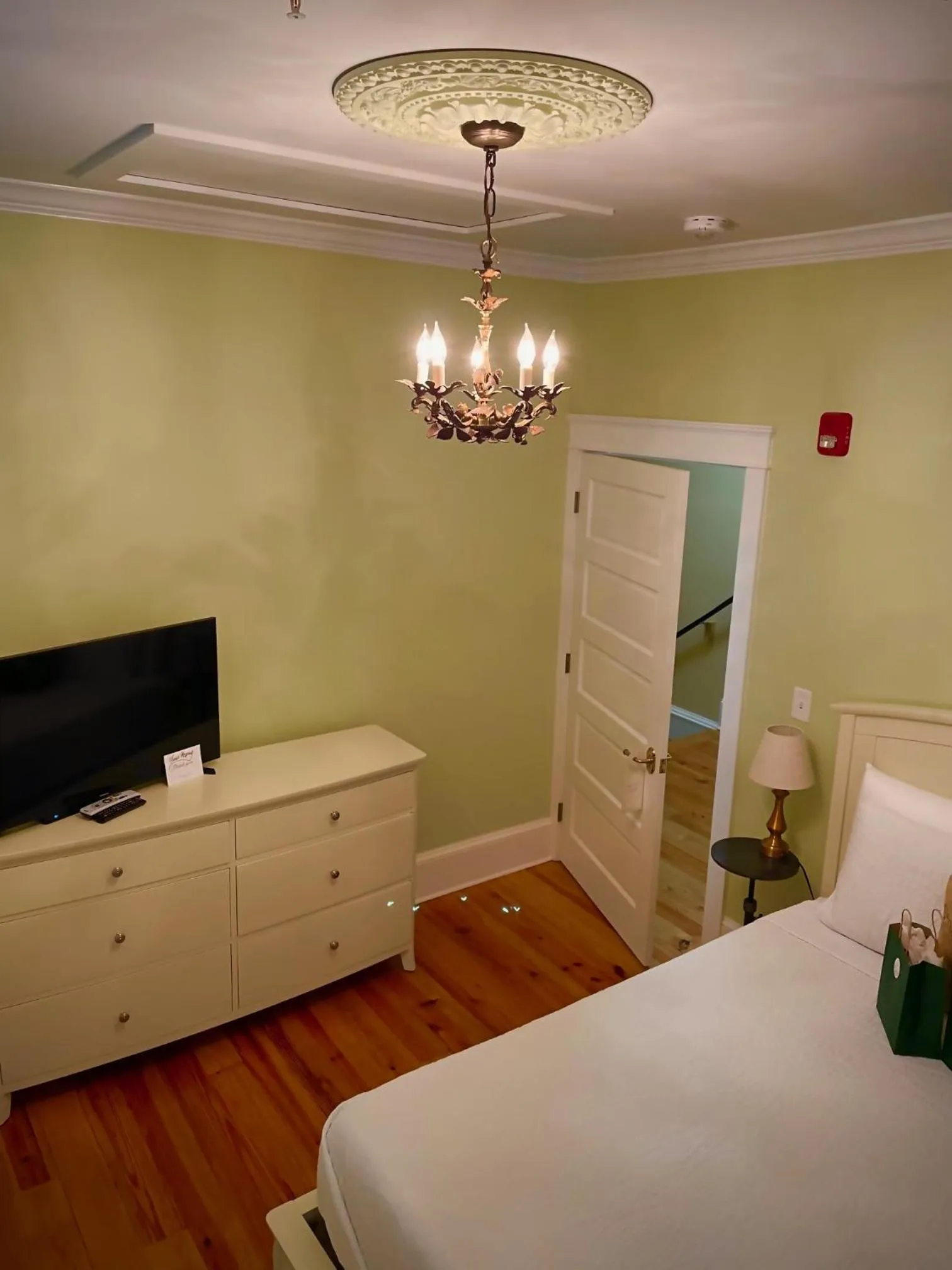 Bed in Fort Conde Inn - Mobile