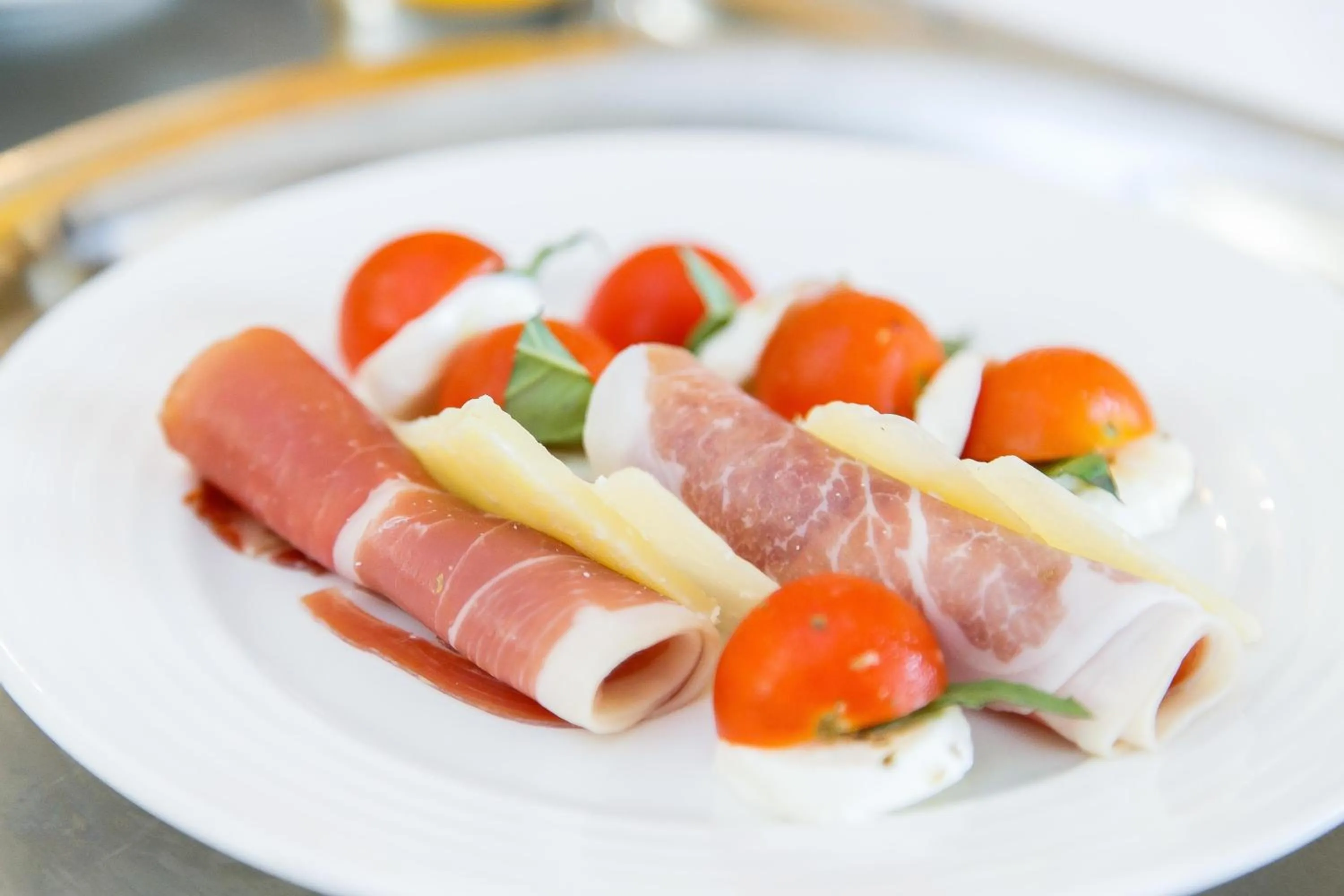 Restaurant/places to eat in International Bucharest City Centre Hotel