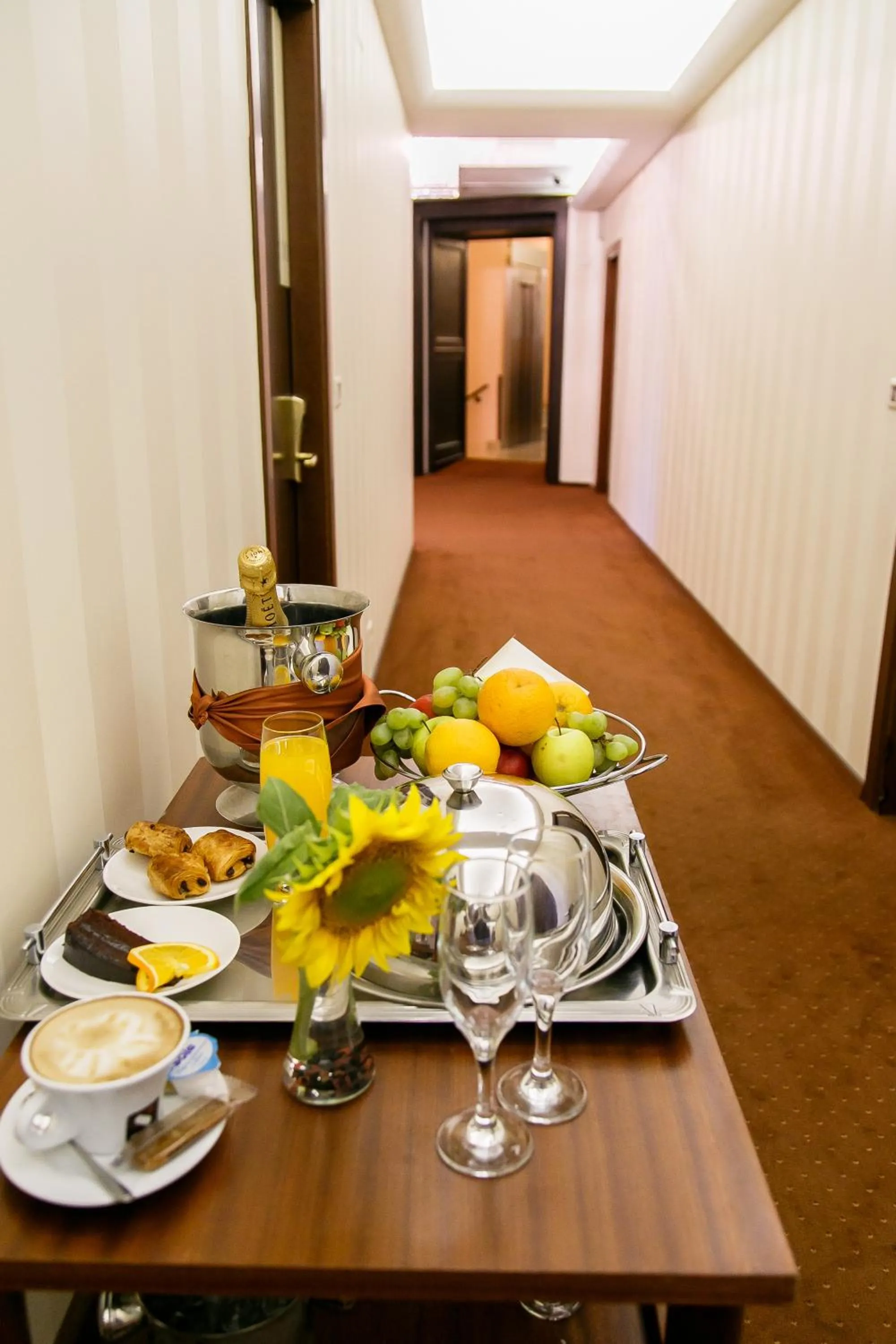 Restaurant/places to eat in International Bucharest City Centre Hotel