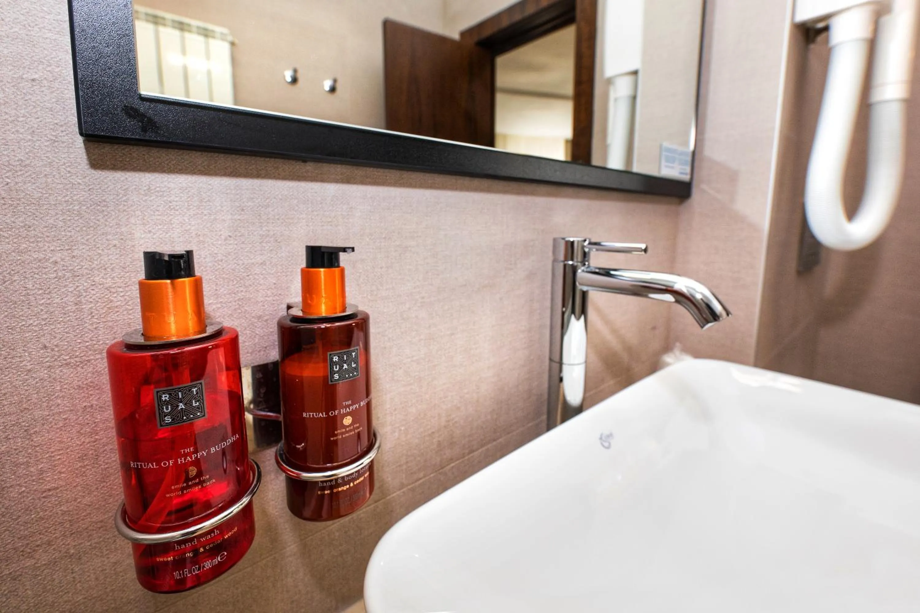 Bathroom in International Bucharest City Centre Hotel