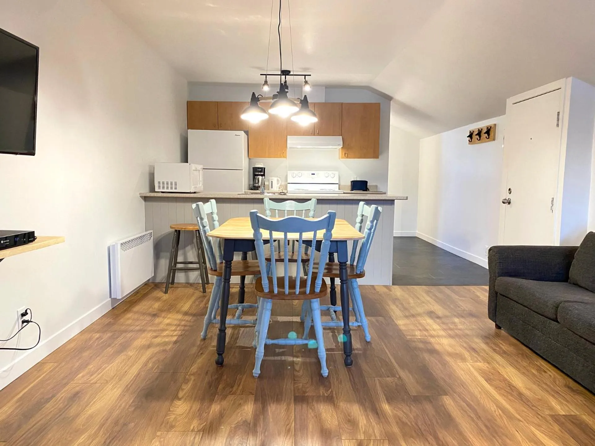 Kitchen or kitchenette in Chalets Montmorency Mont-Sainte-Anne