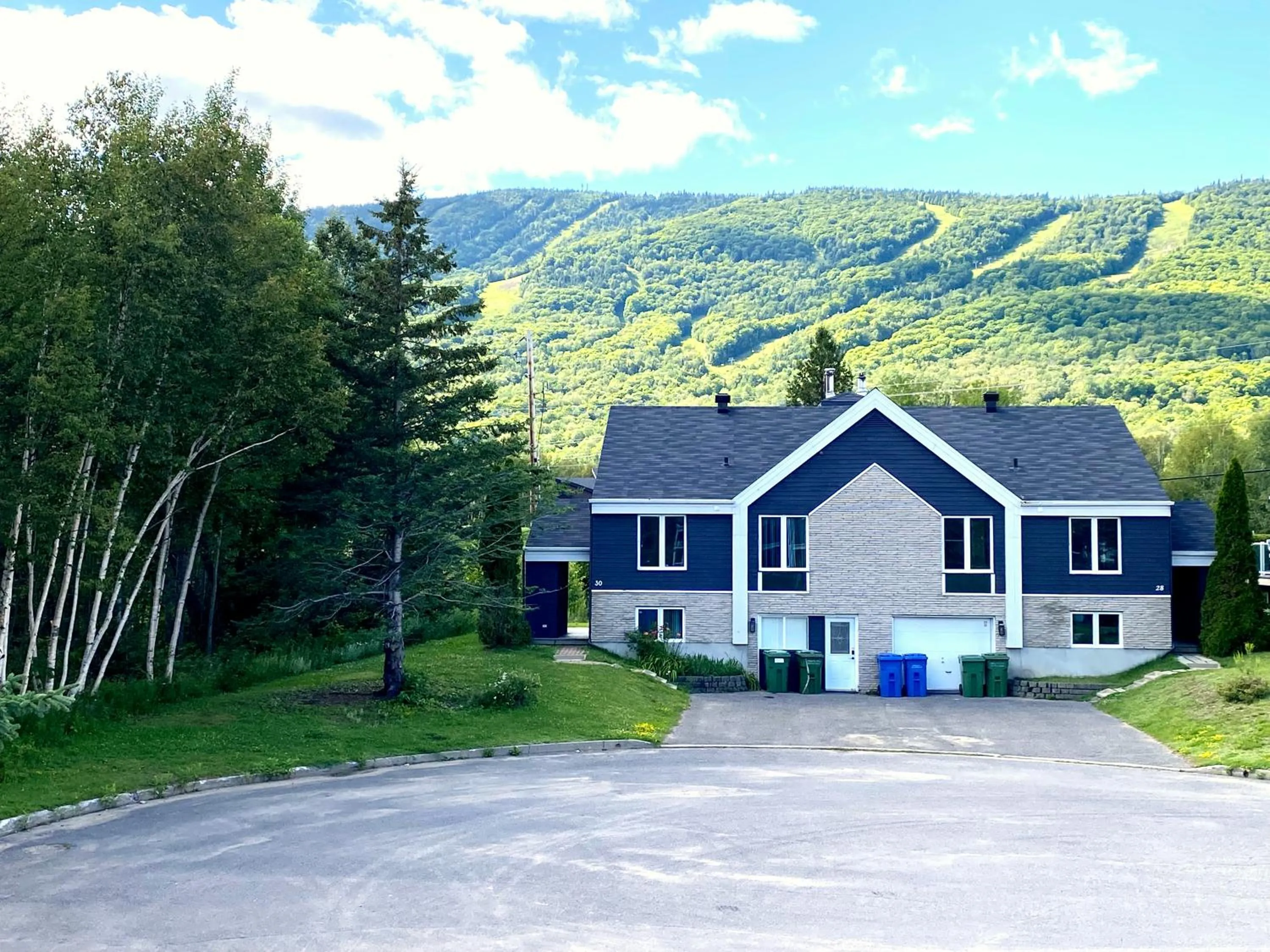 Property building in Chalets Montmorency Mont-Sainte-Anne