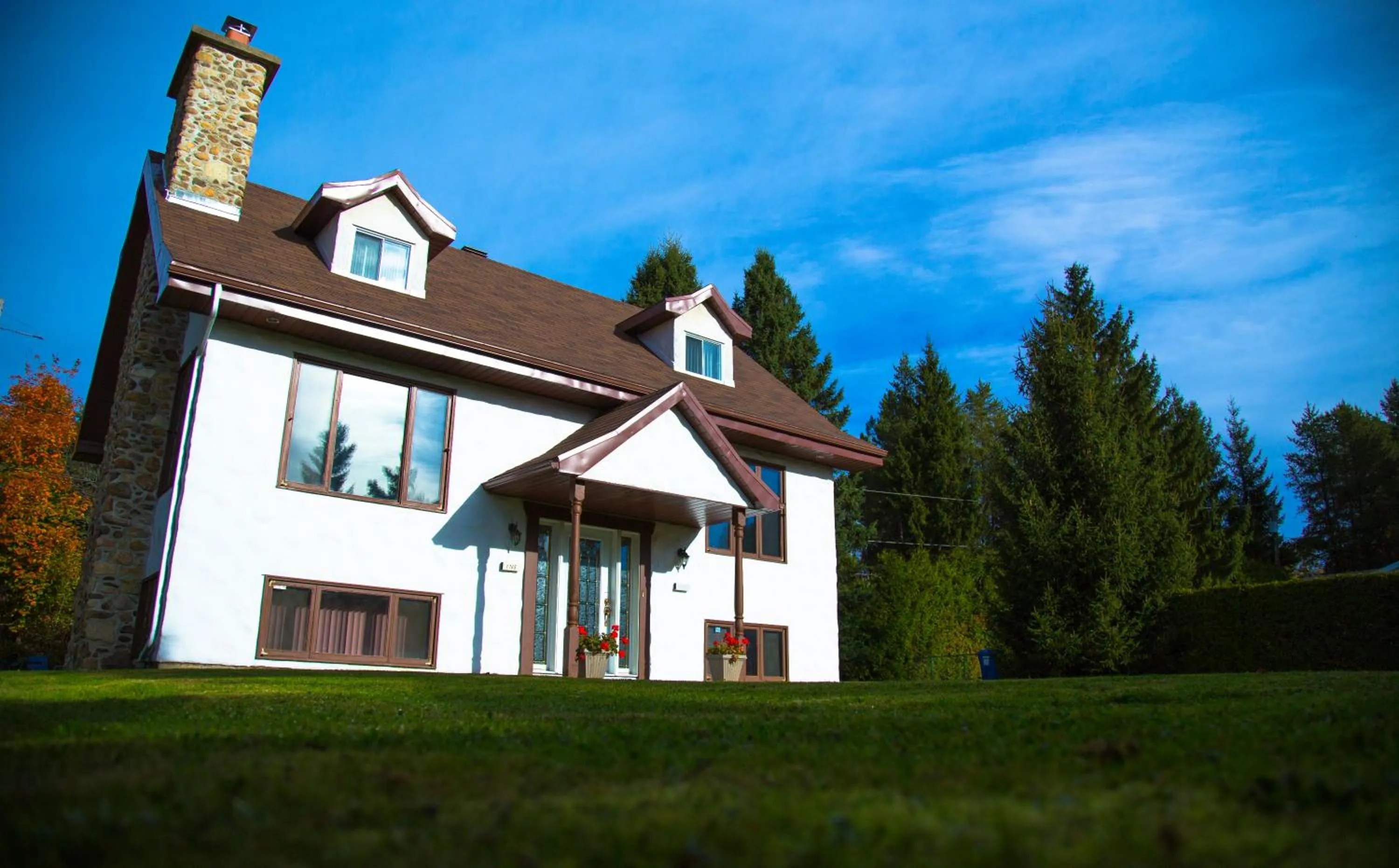 Facade/entrance in Chalets Montmorency Mont-Sainte-Anne