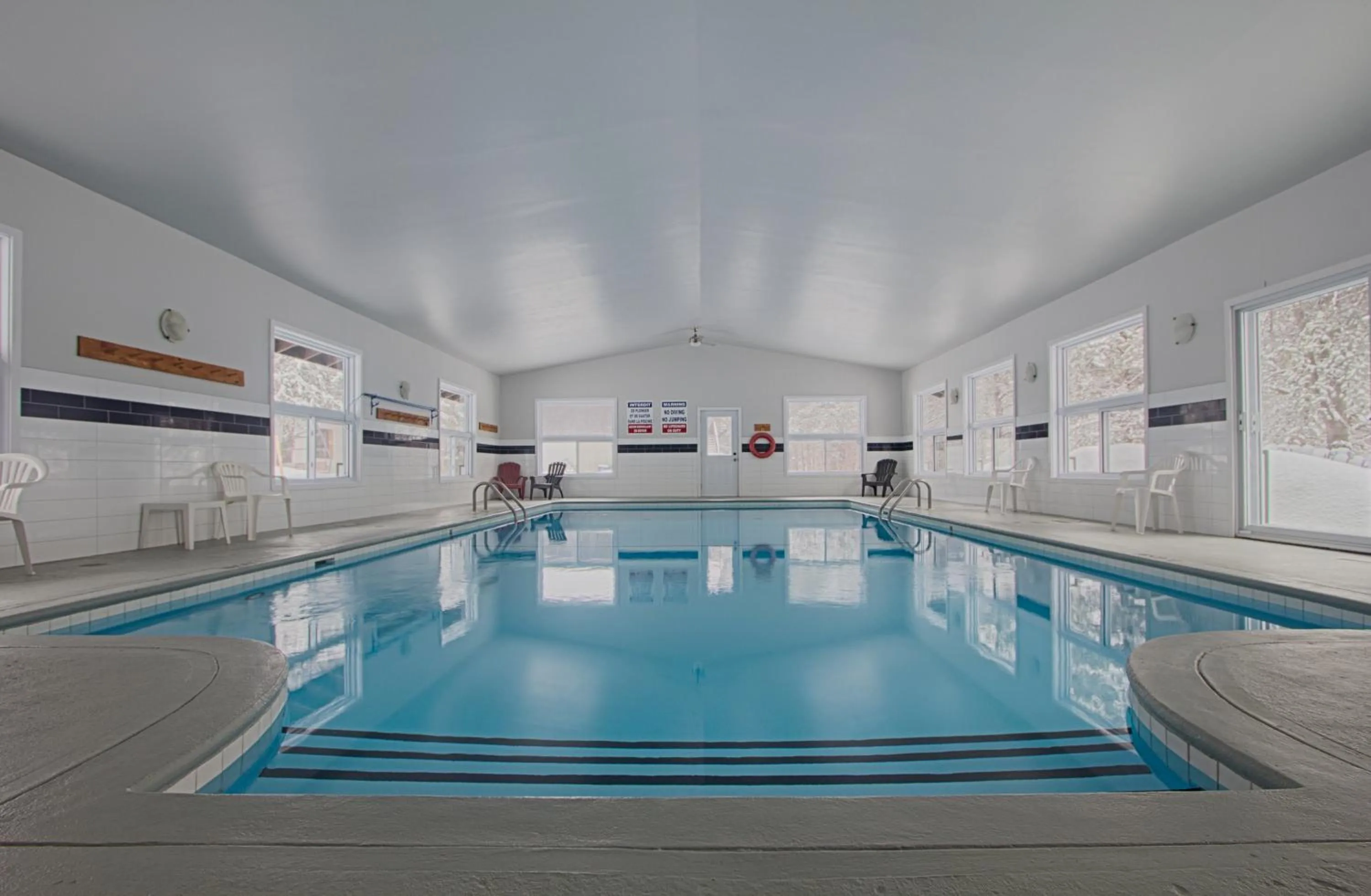 Swimming pool in Chalets Montmorency Mont-Sainte-Anne