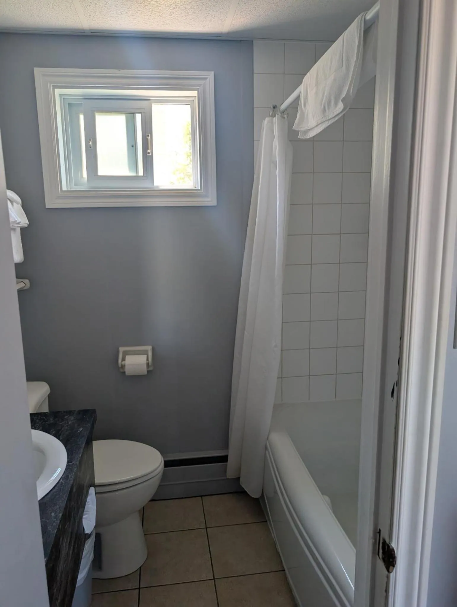 Bathroom in Motel Rimouski