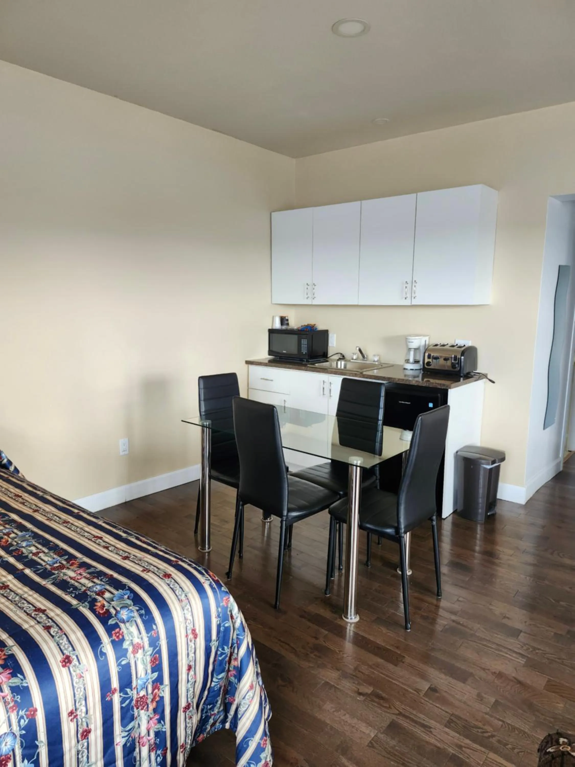 Kitchen or kitchenette in Motel Rimouski