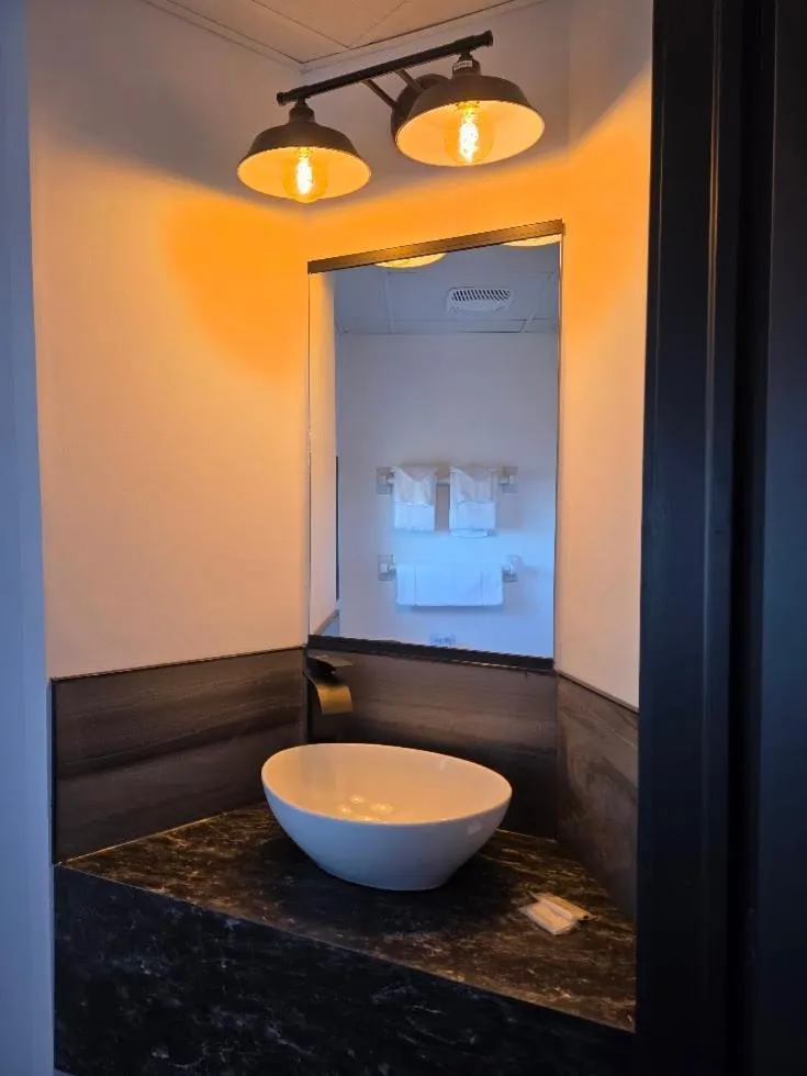 Bathroom in Motel Rimouski