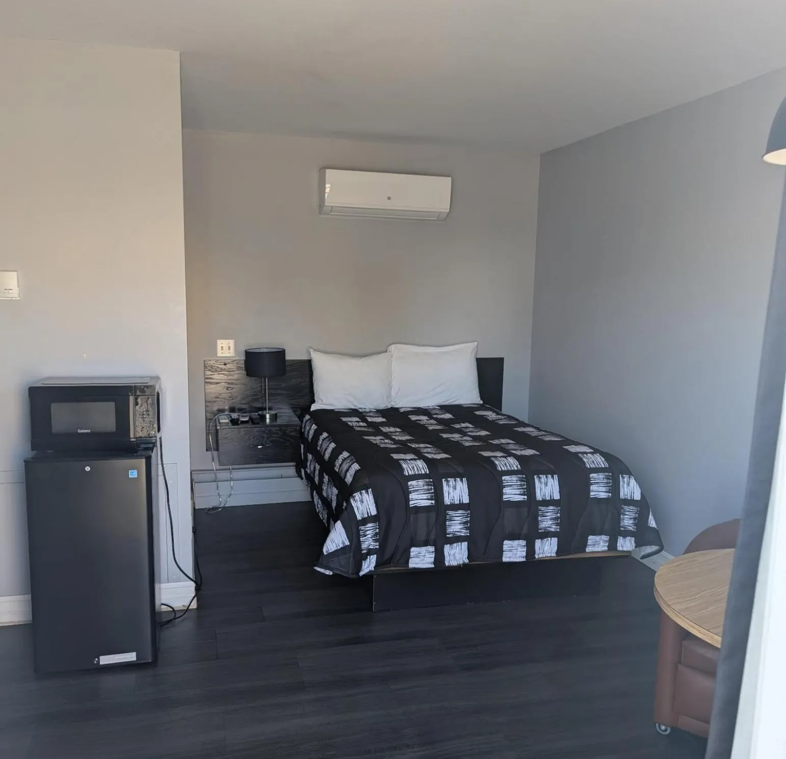 Bed in Motel Rimouski